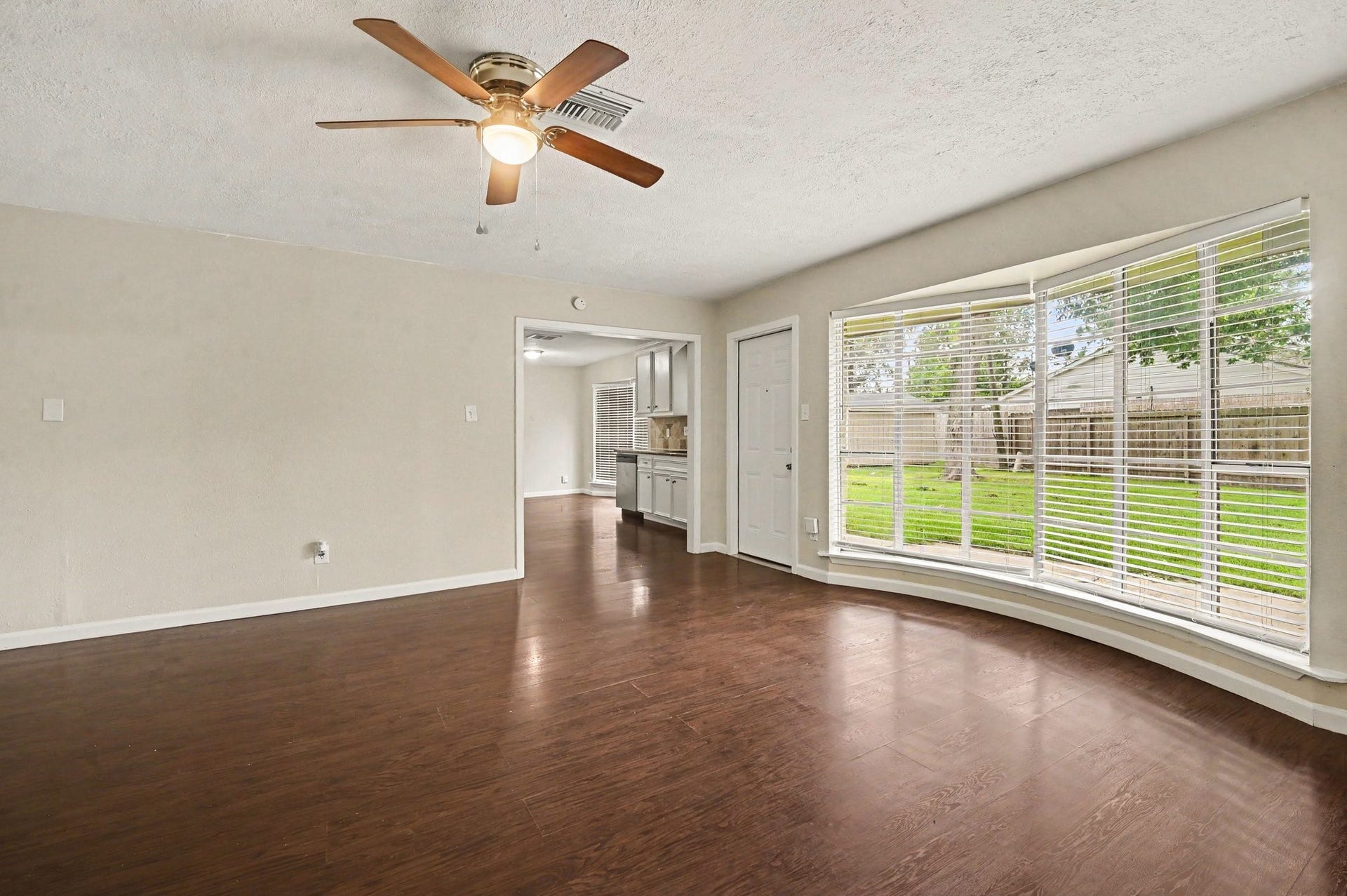 300 Castlelake Drive, Friendswood, TX 77546 300 Castlelake Drive, Friendswood, TX 77546