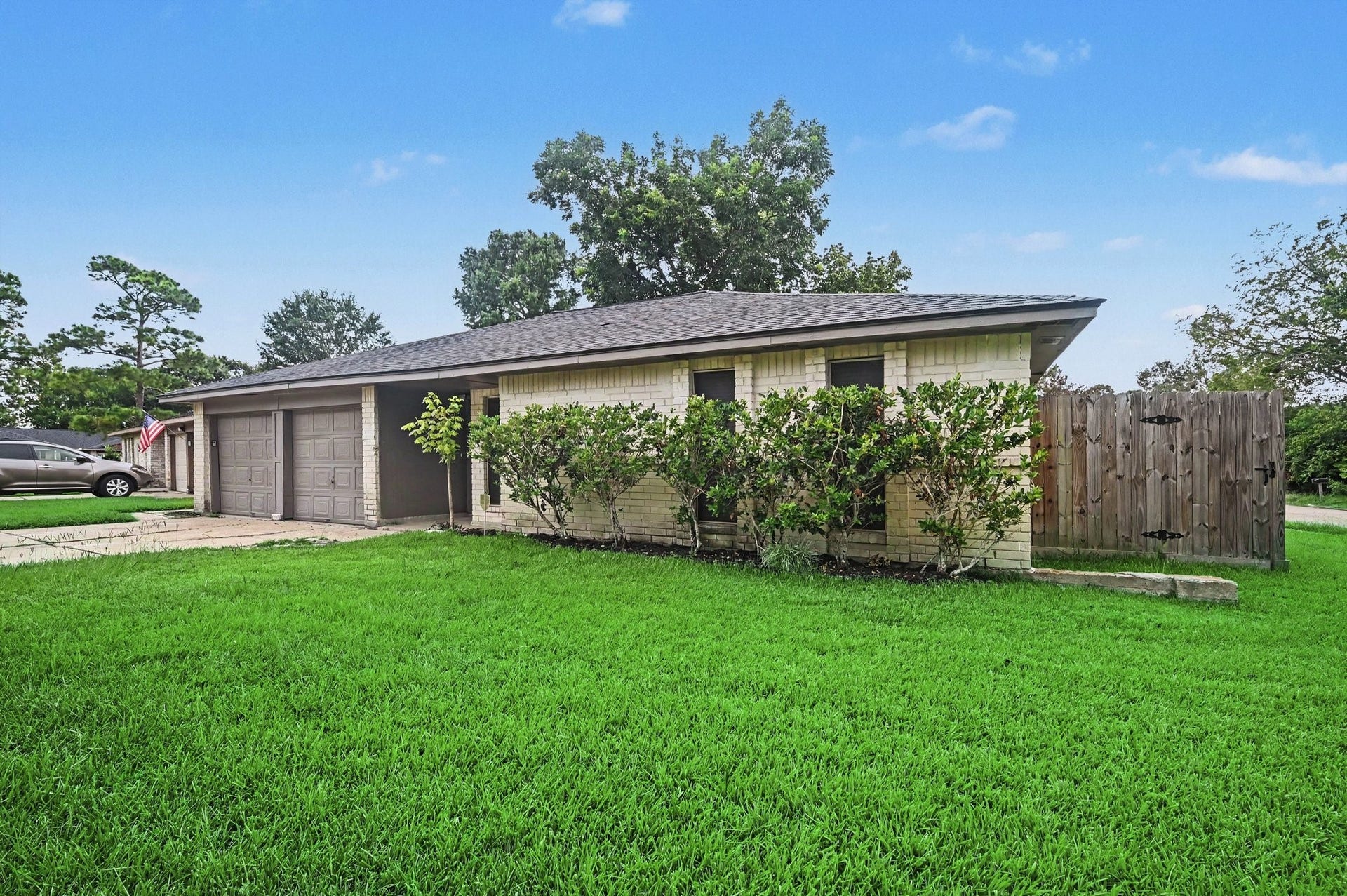 300 Castlelake Drive, Friendswood, TX 77546 300 Castlelake Drive, Friendswood, TX 77546