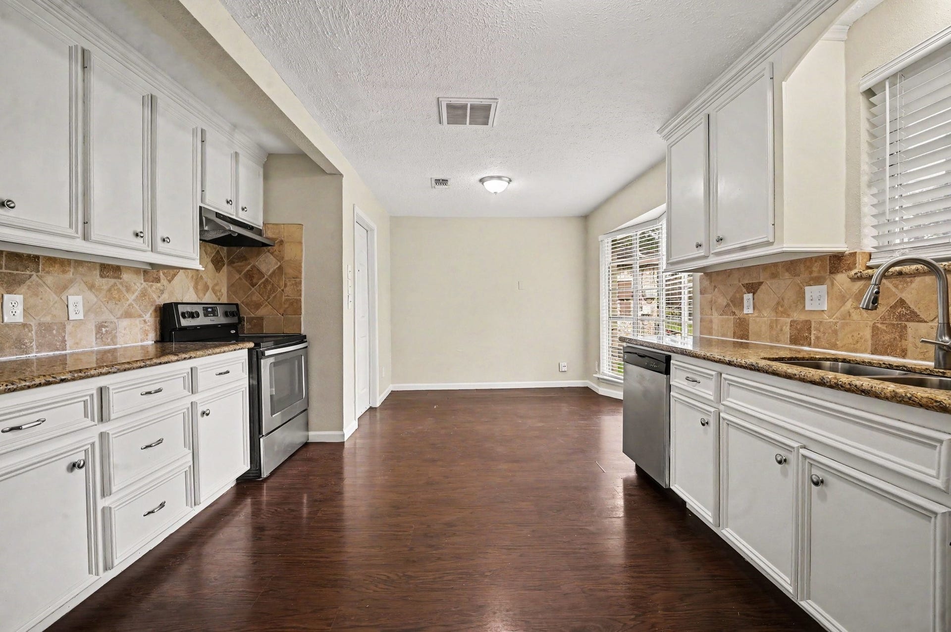 300 Castlelake Drive, Friendswood, TX 77546 300 Castlelake Drive, Friendswood, TX 77546