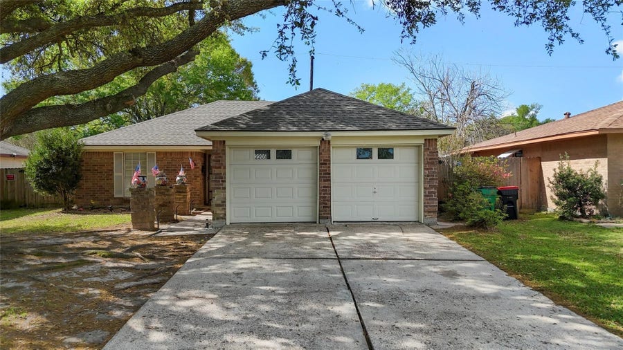 Property photo for 2205 Buchanan Drive, Baytown, TX