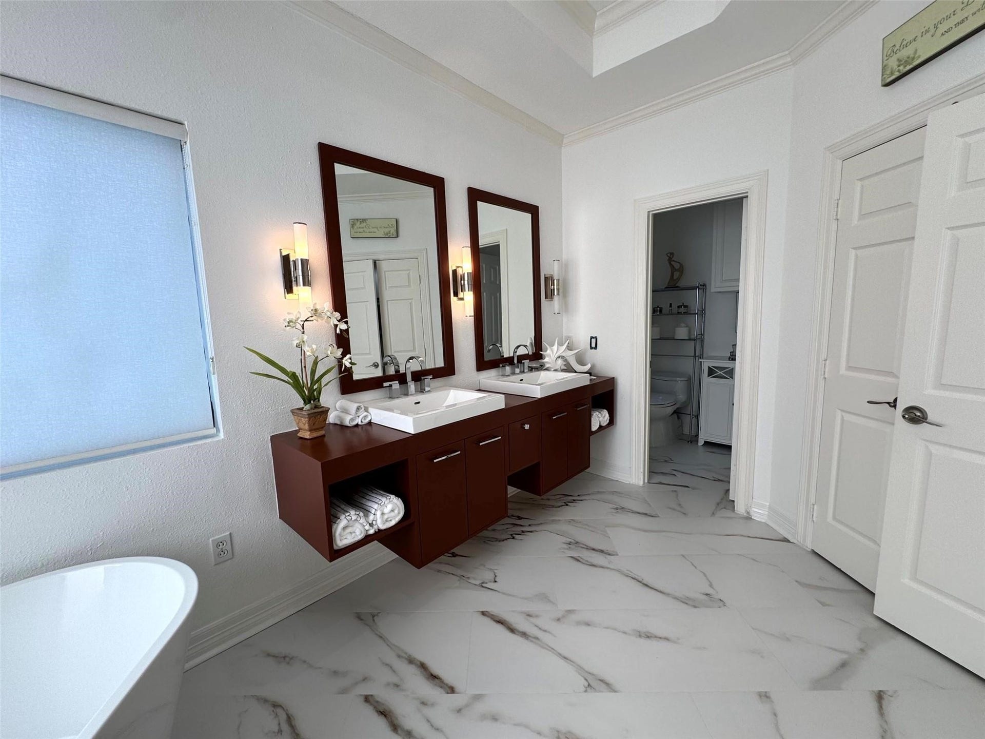 824 Birdsall Street, Houston, TX 77007 Primary Bathroom - Tub