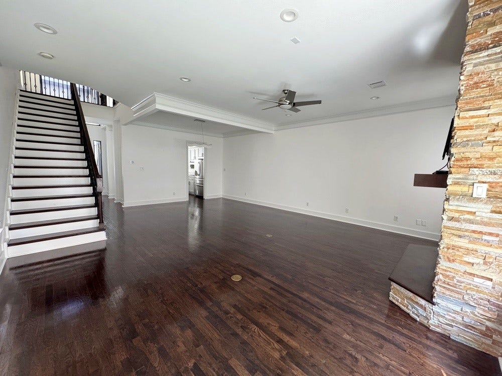 824 Birdsall Street, Houston, TX 77007 Fireplace / Living Area