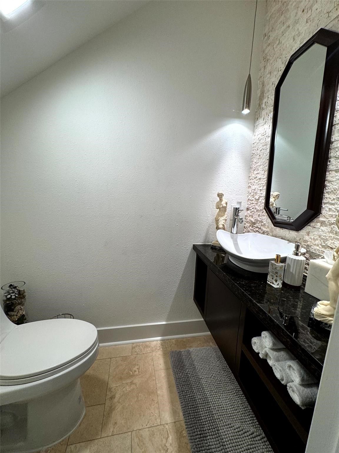 824 Birdsall Street, Houston, TX 77007 Half Bath / Powder Room