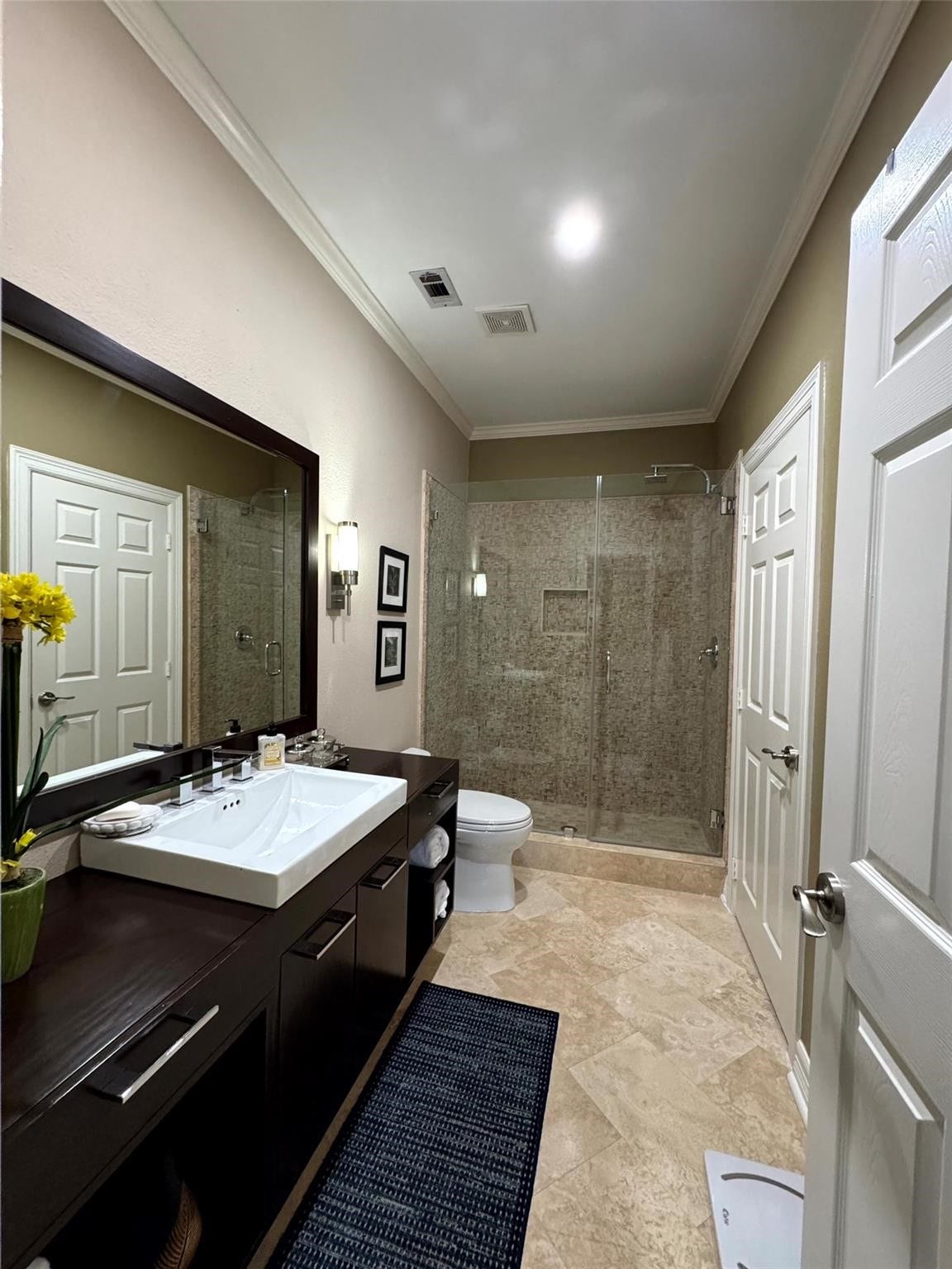 824 Birdsall Street, Houston, TX 77007 Bathroom