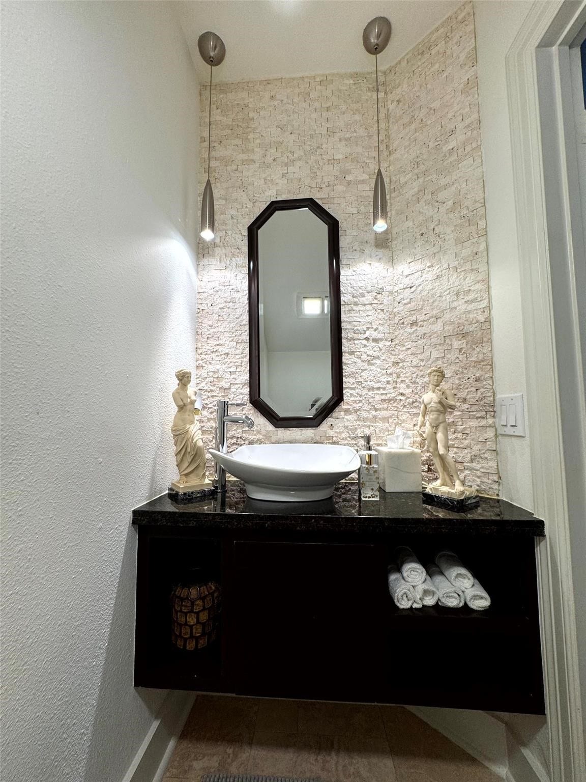 824 Birdsall Street, Houston, TX 77007 Bathroom View