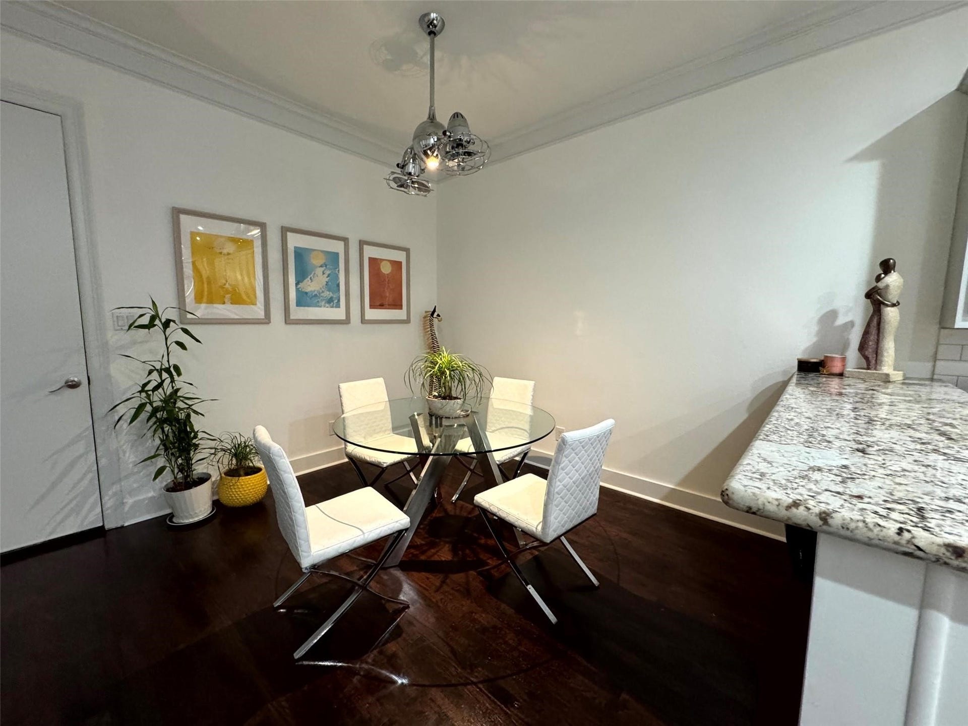 824 Birdsall Street, Houston, TX 77007 Sitting Area / Den