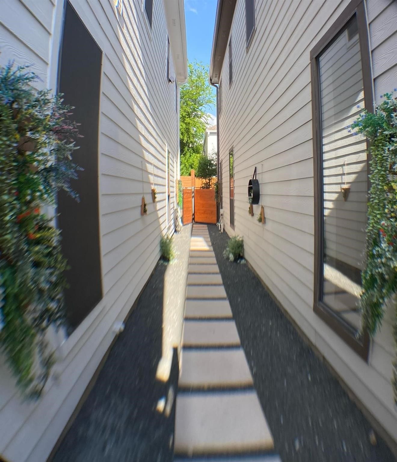 824 Birdsall Street, Houston, TX 77007 Side Walkway / Exterior