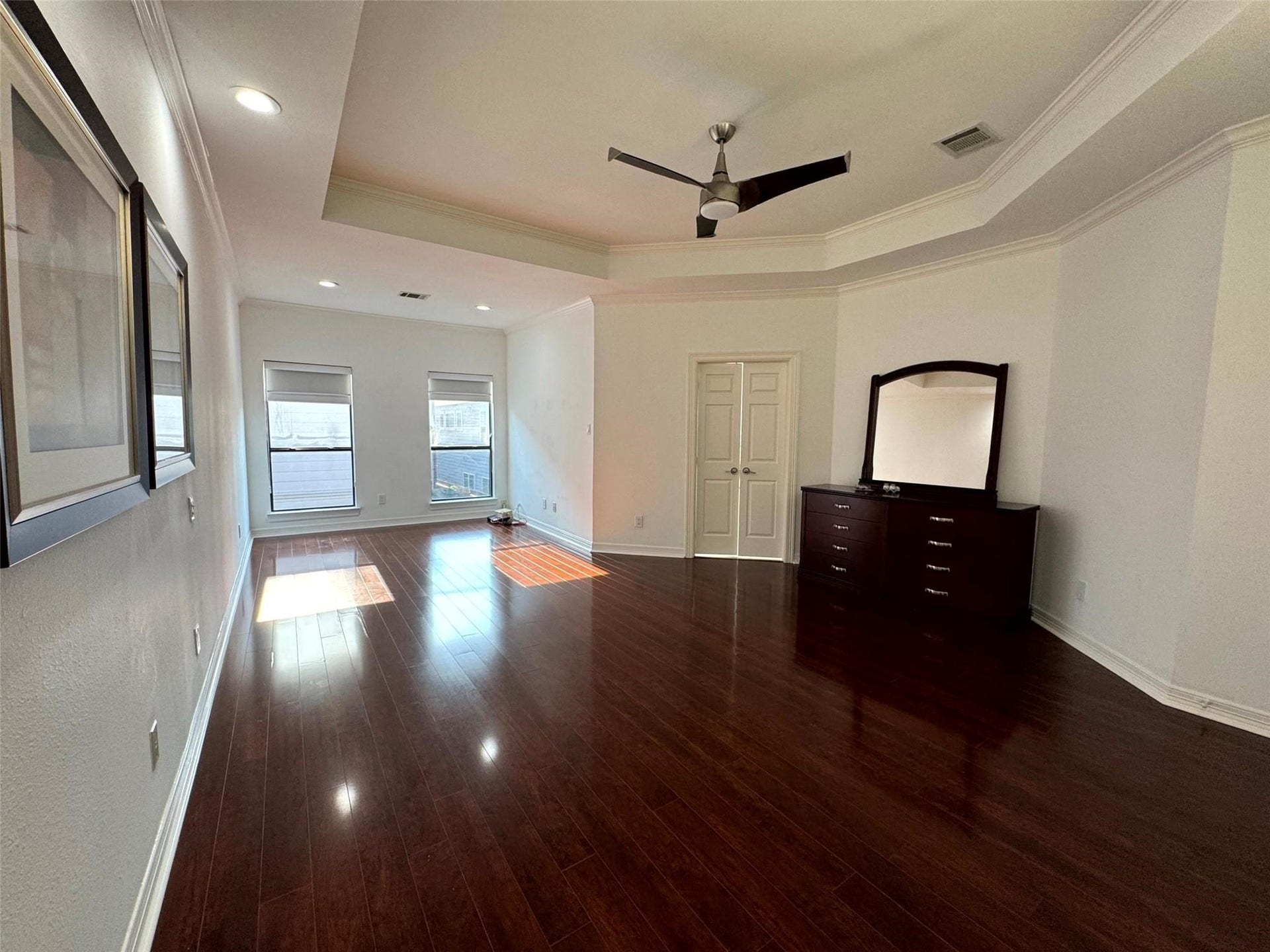 824 Birdsall Street, Houston, TX 77007 Primary Bedroom / Sitting Area