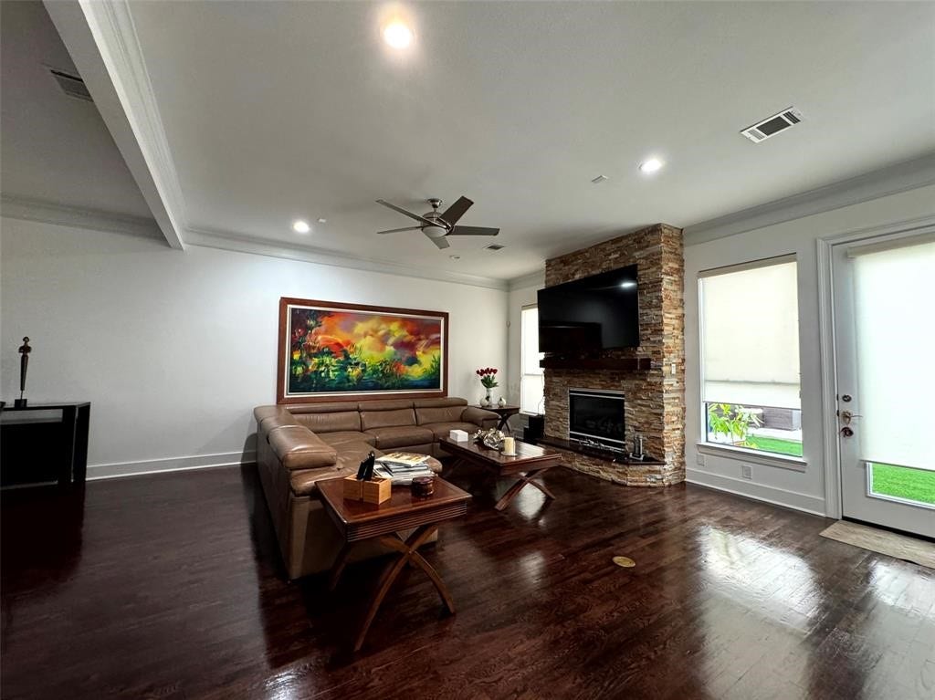 824 Birdsall Street, Houston, TX 77007 Living Room