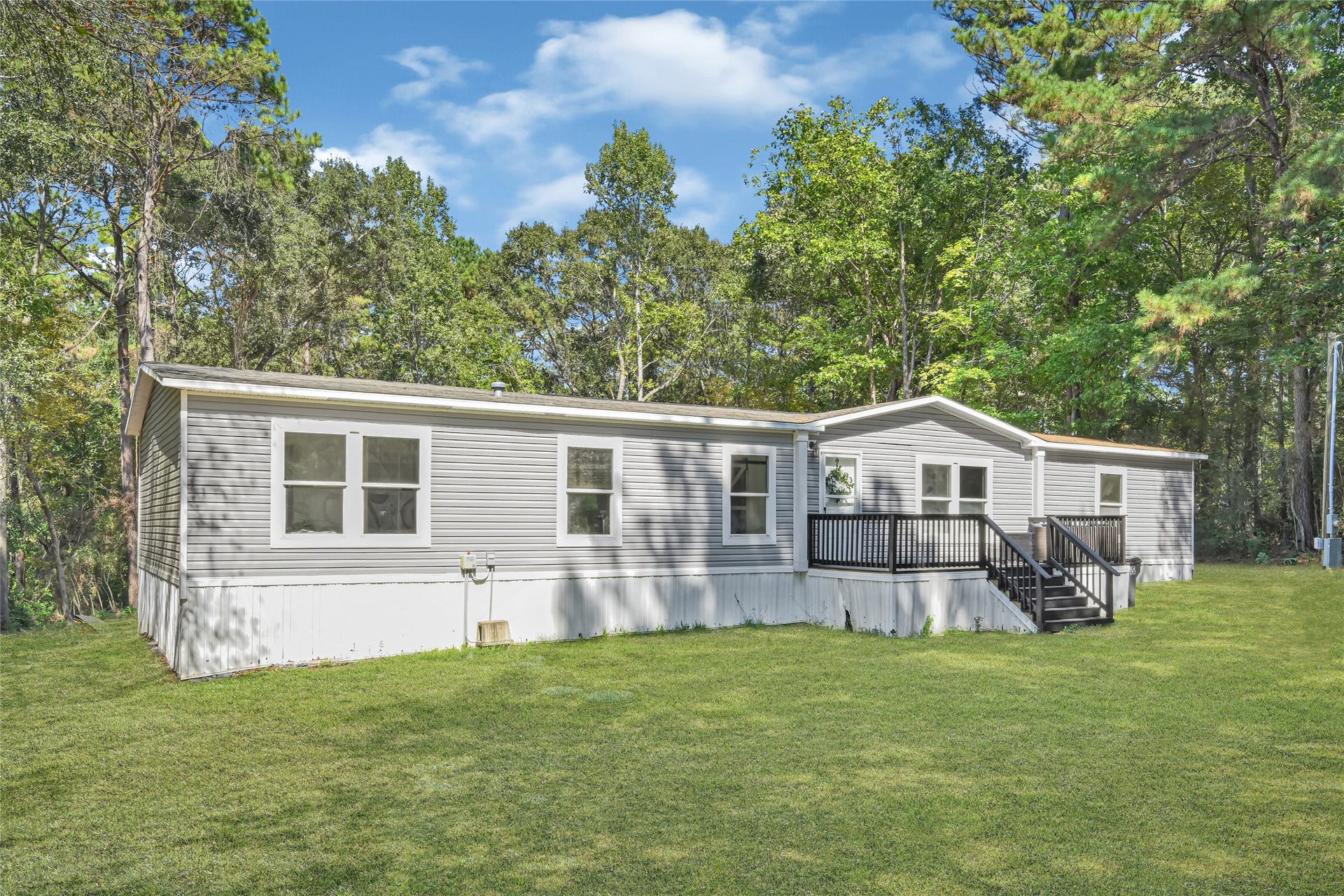 10506 Settlers Crossing, Conroe, TX 77303 Surrounded by matured trees. Offering privacy and tranquility.