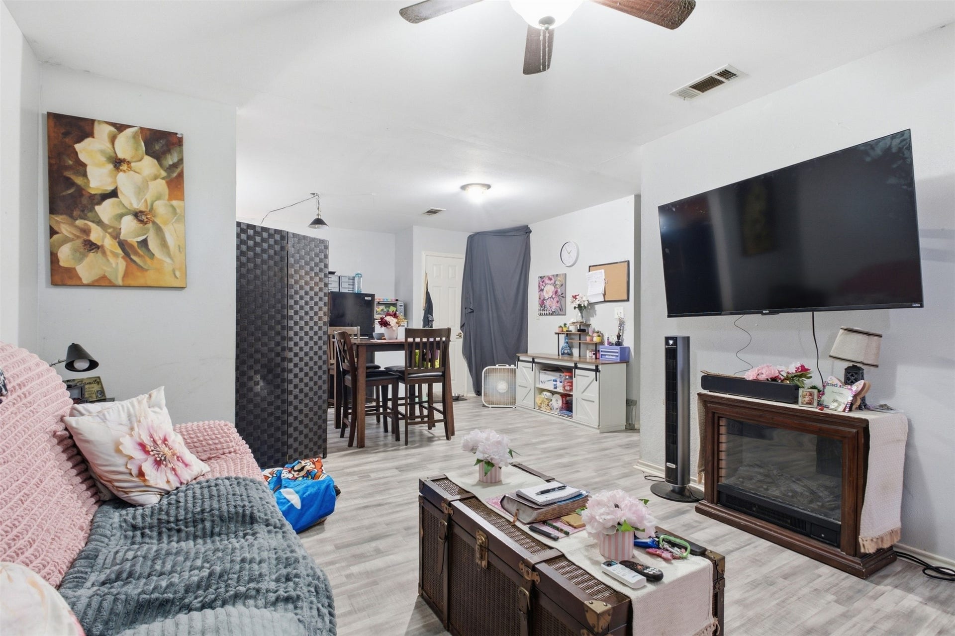 4314 Avenue T, Santa Fe, TX 77510 Living room.