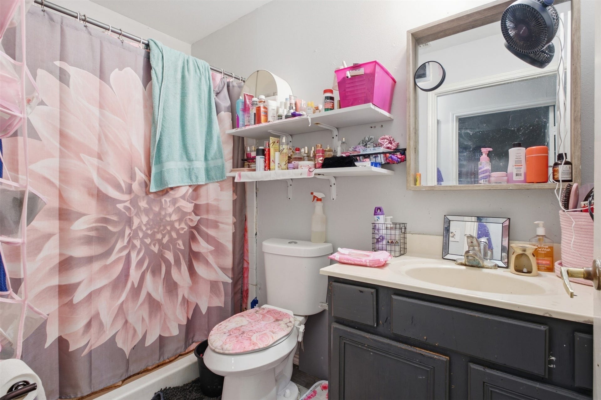 4314 Avenue T, Santa Fe, TX 77510 Bathroom.