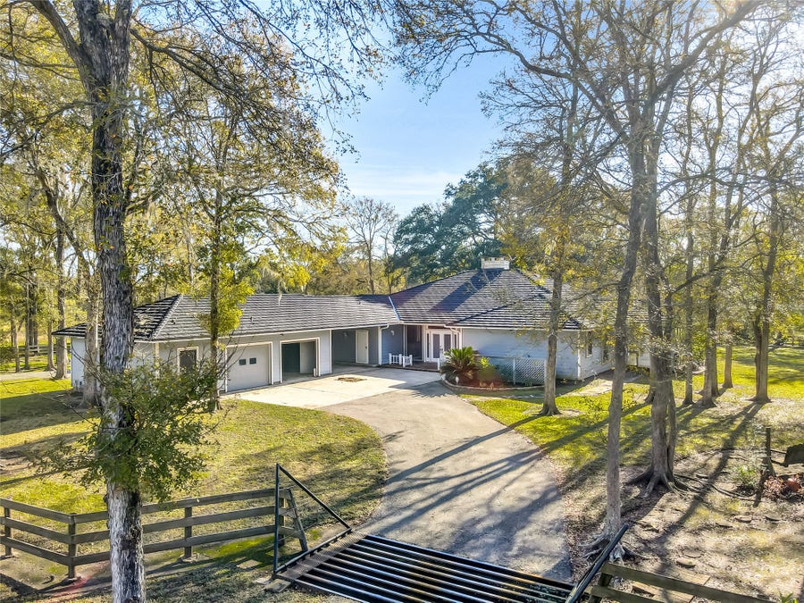 Property photo for 433 Mackhank Road, Boling, TX
