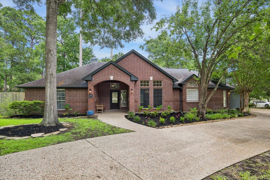 Property photo for 109 Dawns Edge Drive, Conroe, TX