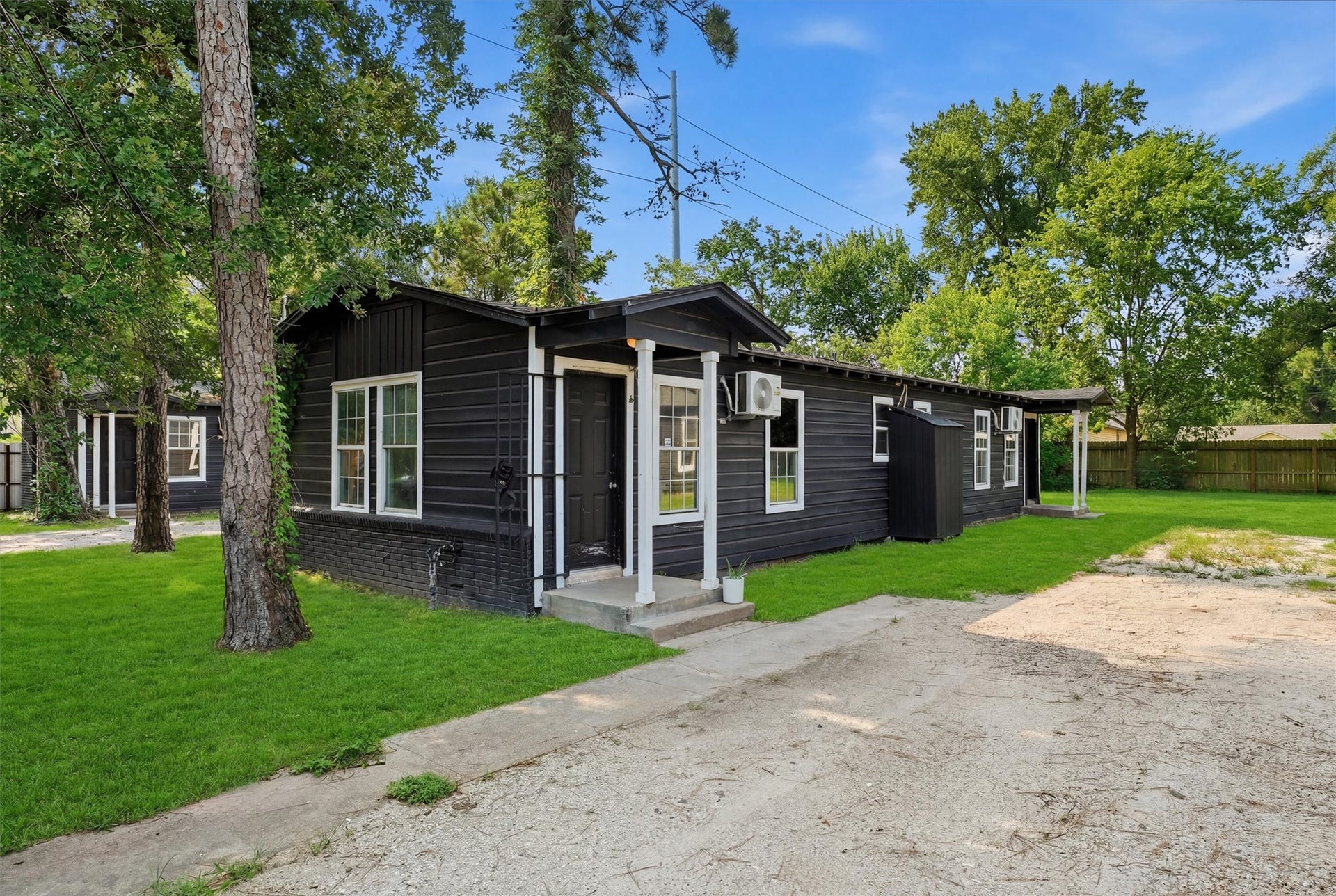 8030 Record Street, Houston, TX 77028 8034 Record St is the middle duplex