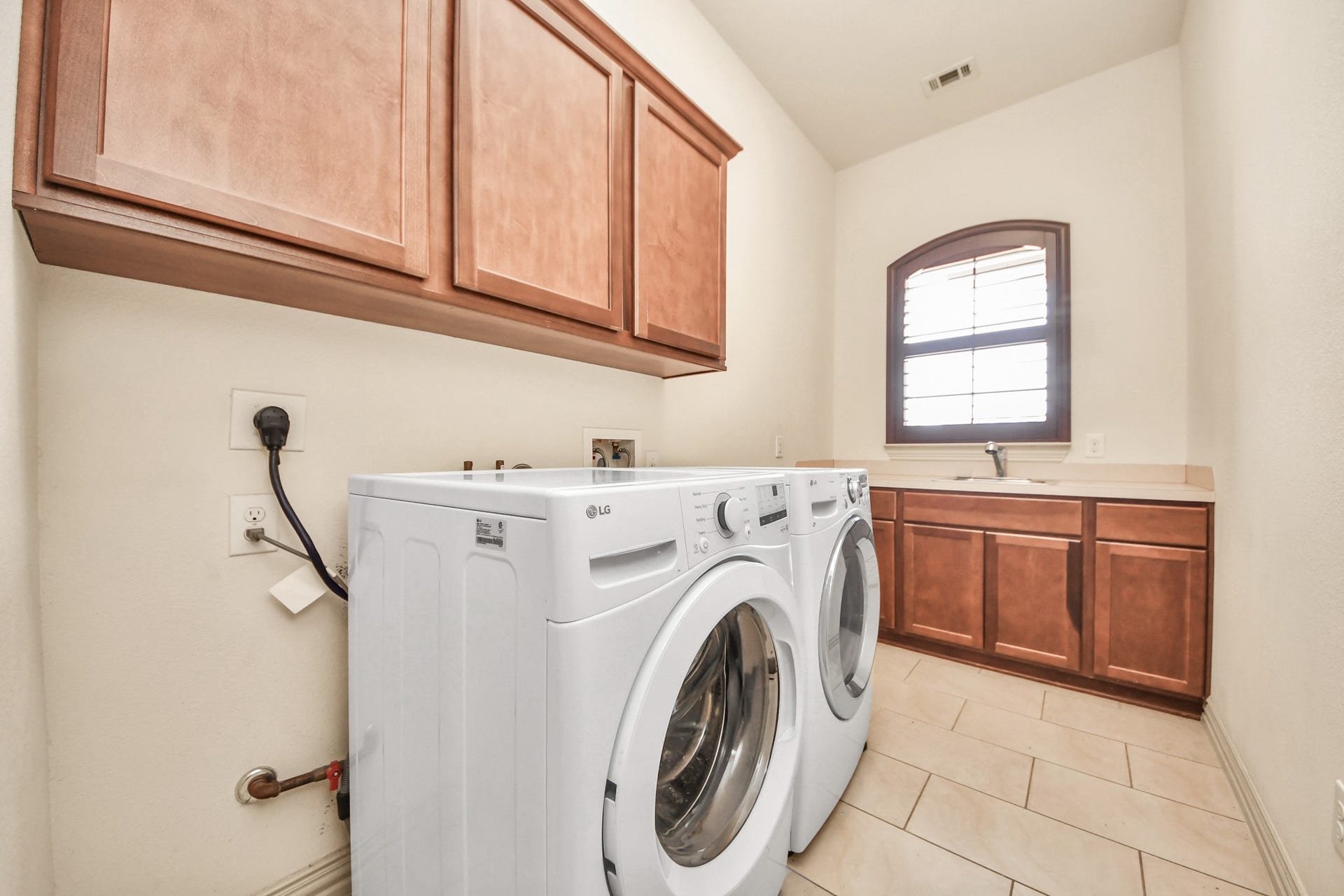 4827 Magnolia Bend Drive, Rosharon, TX 77583 4827 Magnolia Bend Drive, Rosharon, TX 77583