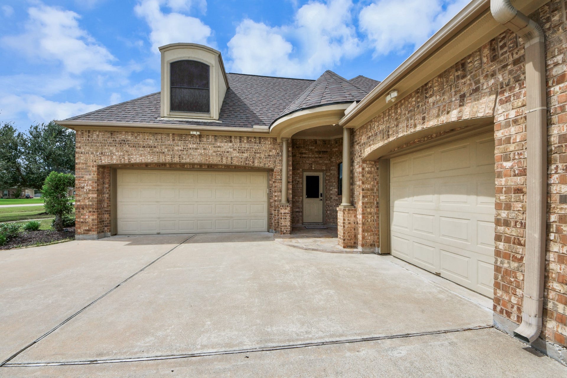 4827 Magnolia Bend Drive, Rosharon, TX 77583 4827 Magnolia Bend Drive, Rosharon, TX 77583