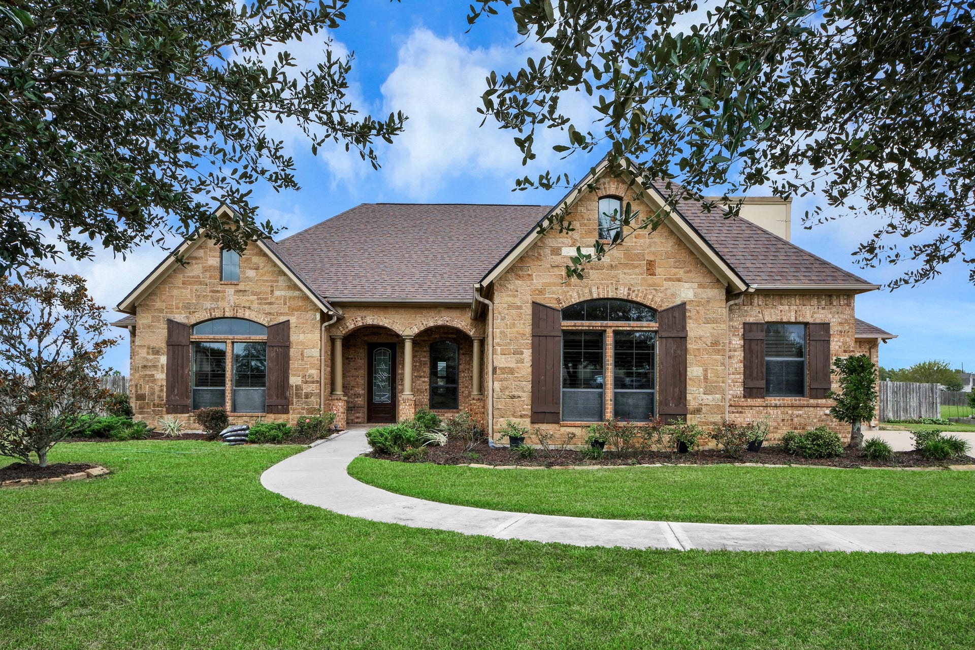 4827 Magnolia Bend Drive, Rosharon, TX 77583 4827 Magnolia Bend Drive, Rosharon, TX 77583