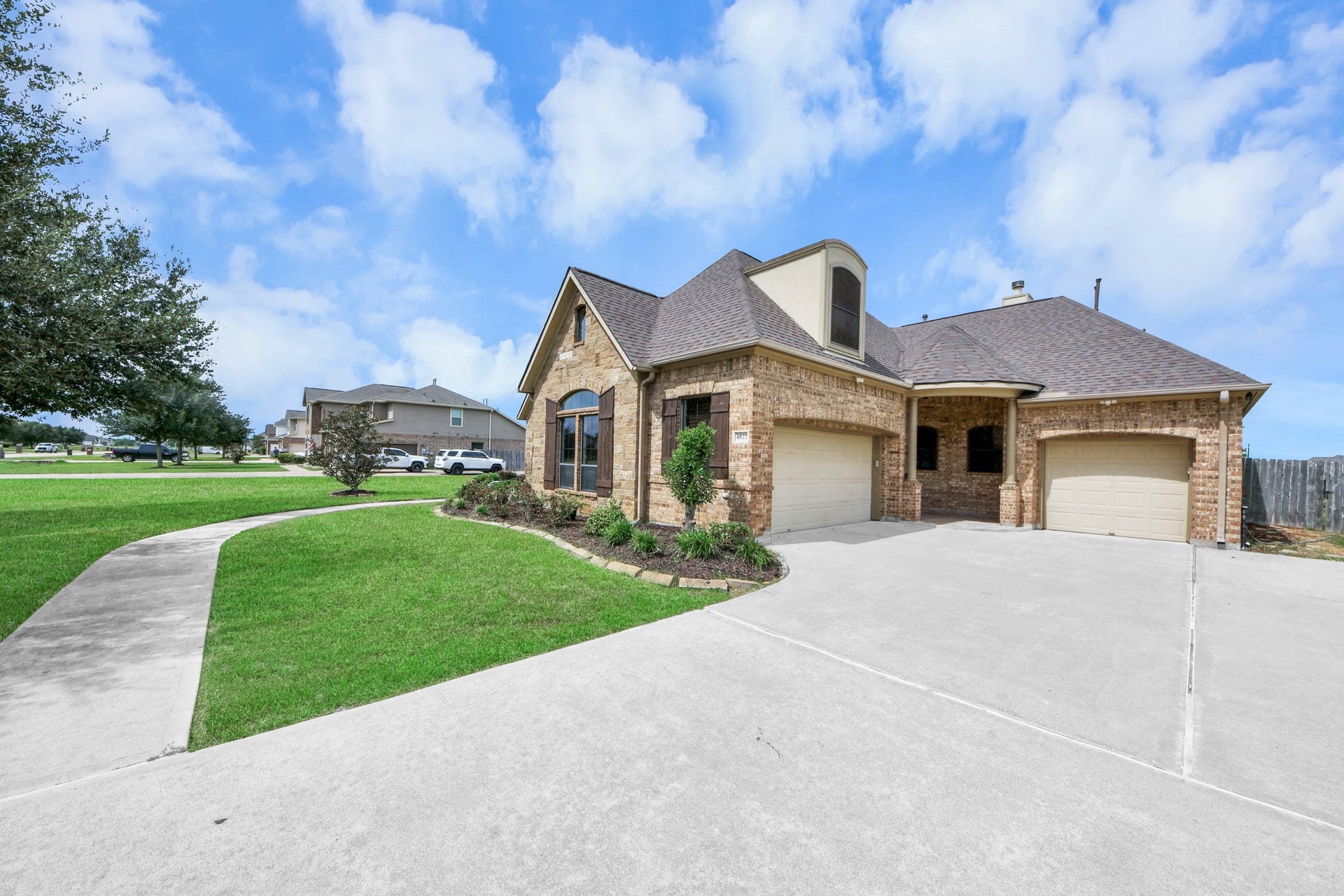 4827 Magnolia Bend Drive, Rosharon, TX 77583 4827 Magnolia Bend Drive, Rosharon, TX 77583