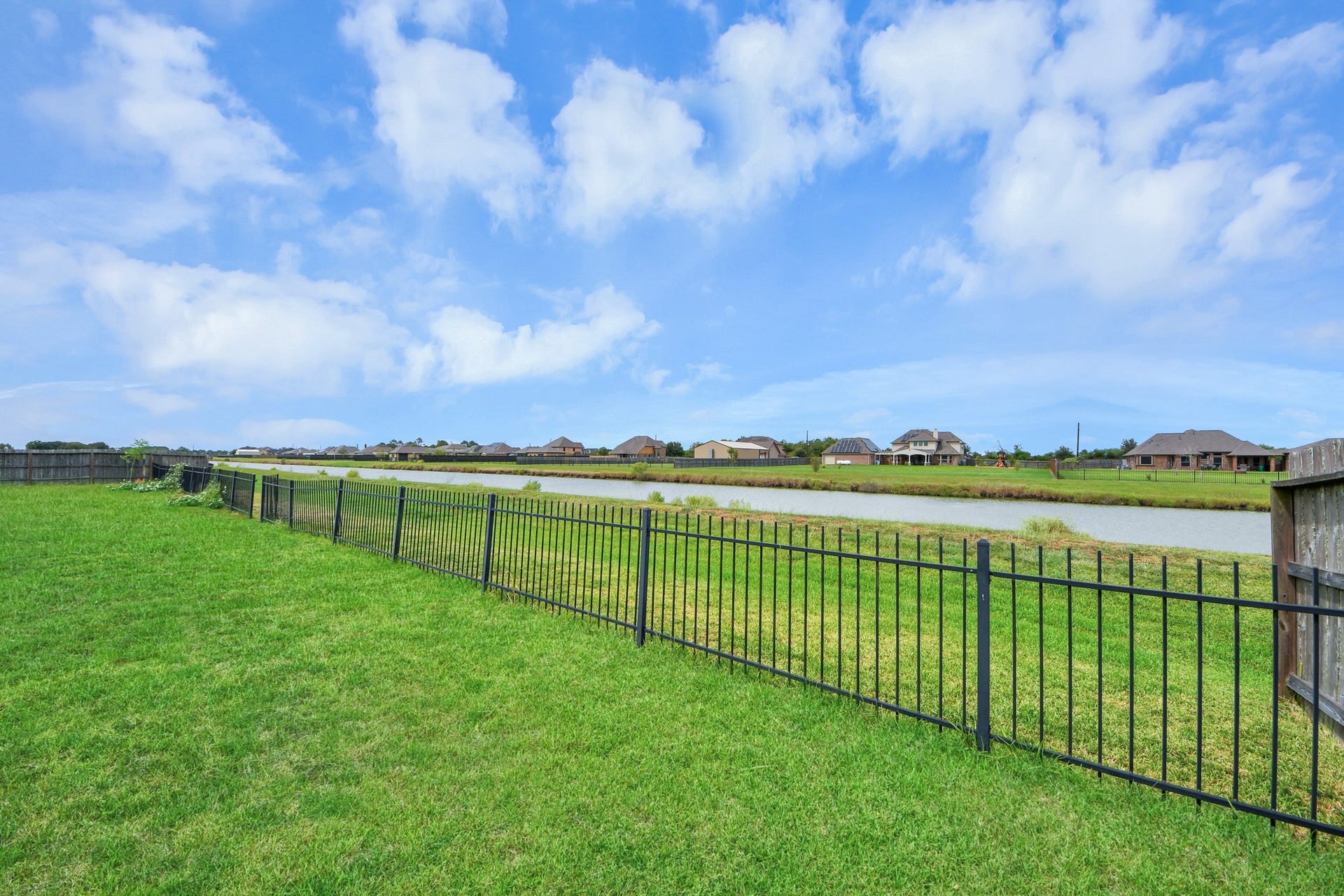 4827 Magnolia Bend Drive, Rosharon, TX 77583 4827 Magnolia Bend Drive, Rosharon, TX 77583