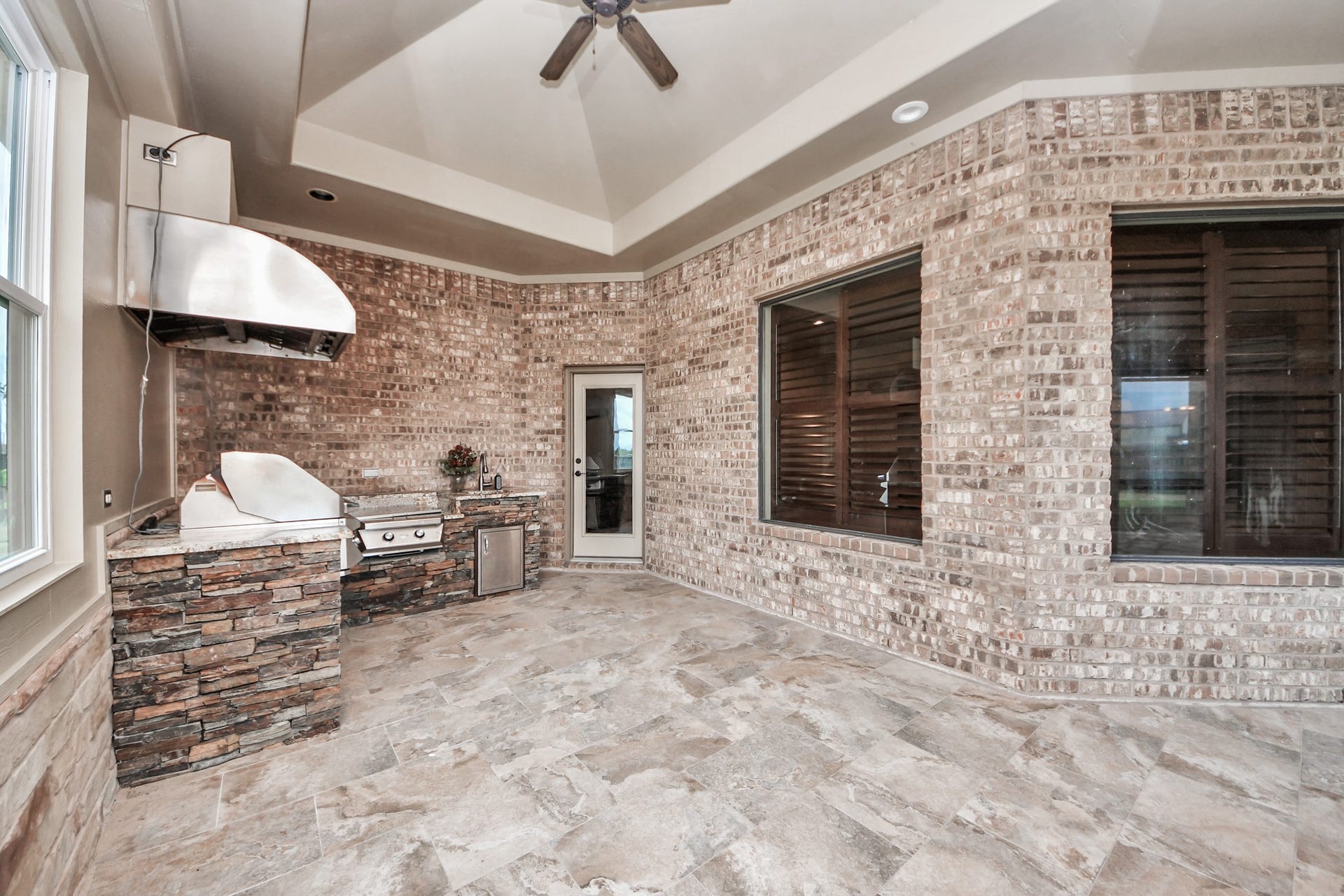 4827 Magnolia Bend Drive, Rosharon, TX 77583 4827 Magnolia Bend Drive, Rosharon, TX 77583