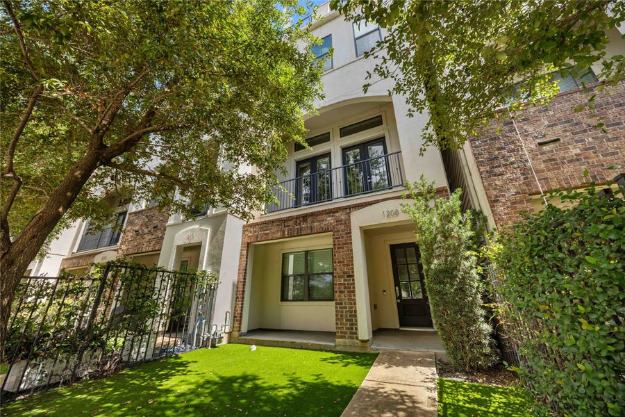 Property photo for 1208 W Dallas Street, Houston, TX