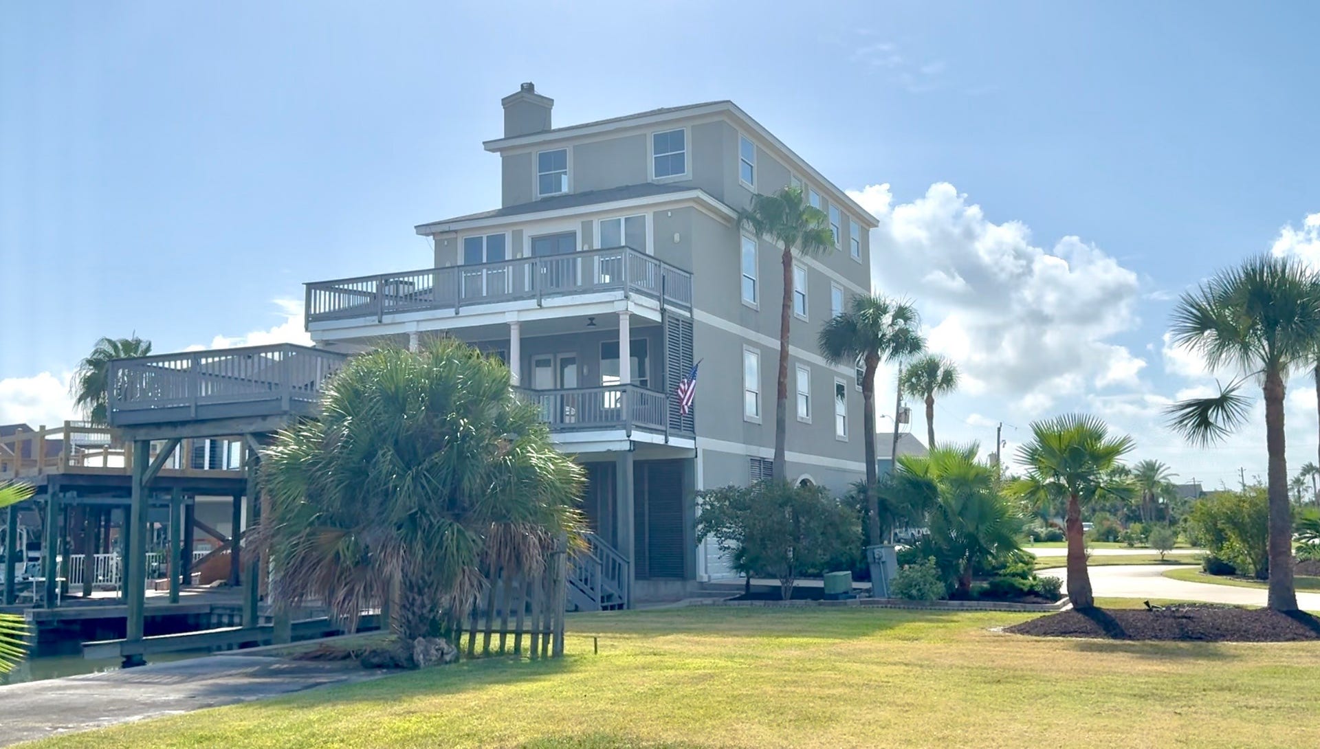 1854 Tiki Drive, Tiki Island, TX 77554