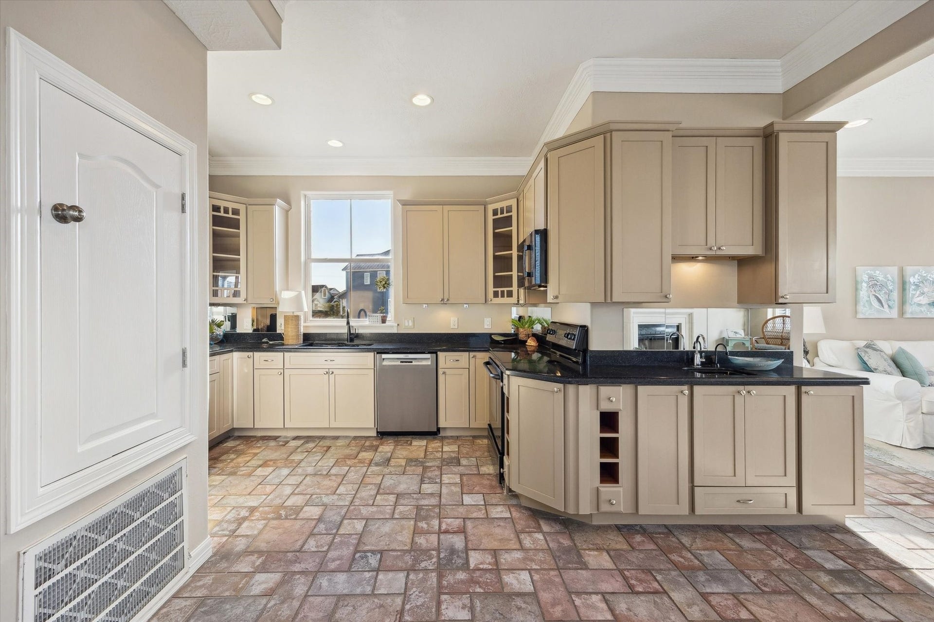 Wet bar for serving friends and family
