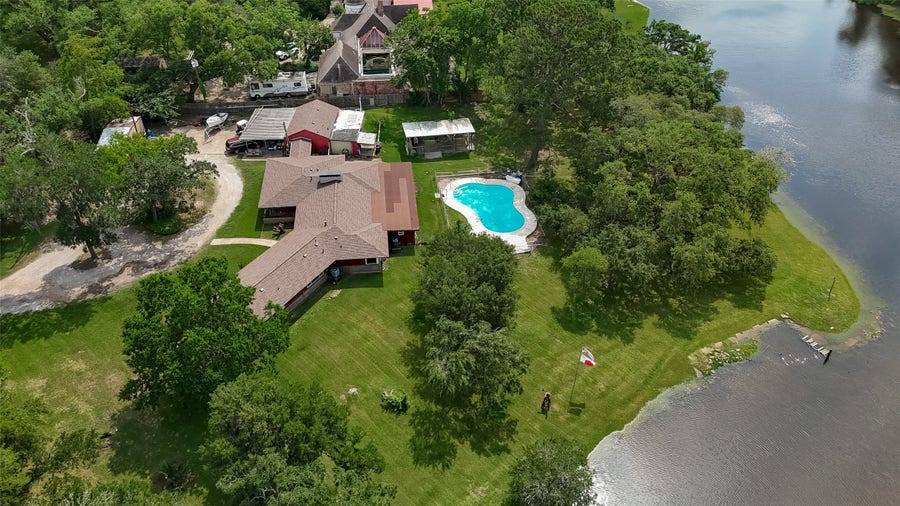Property photo for 2307 Oleander Drive, Dickinson, TX