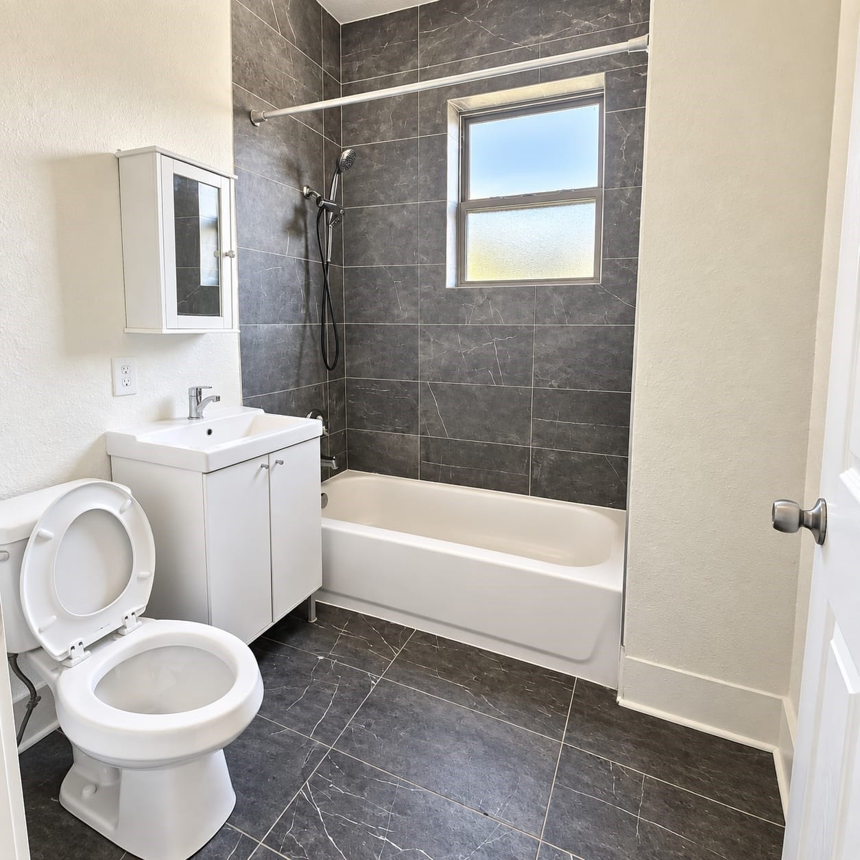 4540 Mckinney Street, #4, Houston, TX 77023 Updated full bathroom