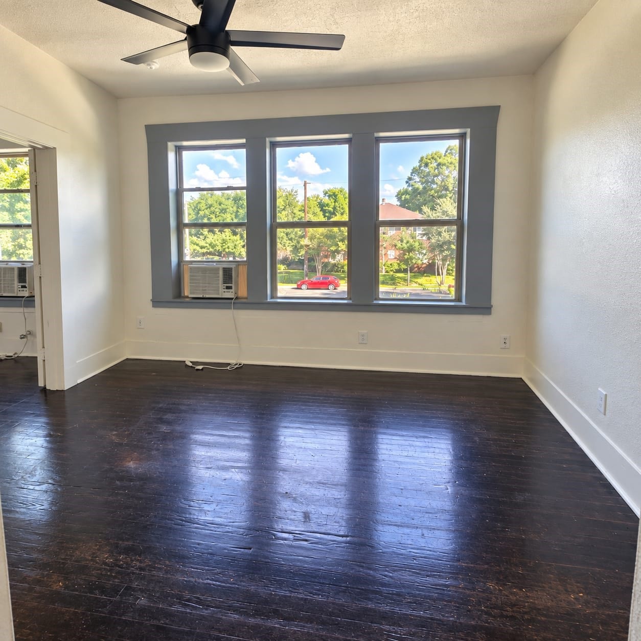 4540 Mckinney Street, #4, Houston, TX 77023 Living room