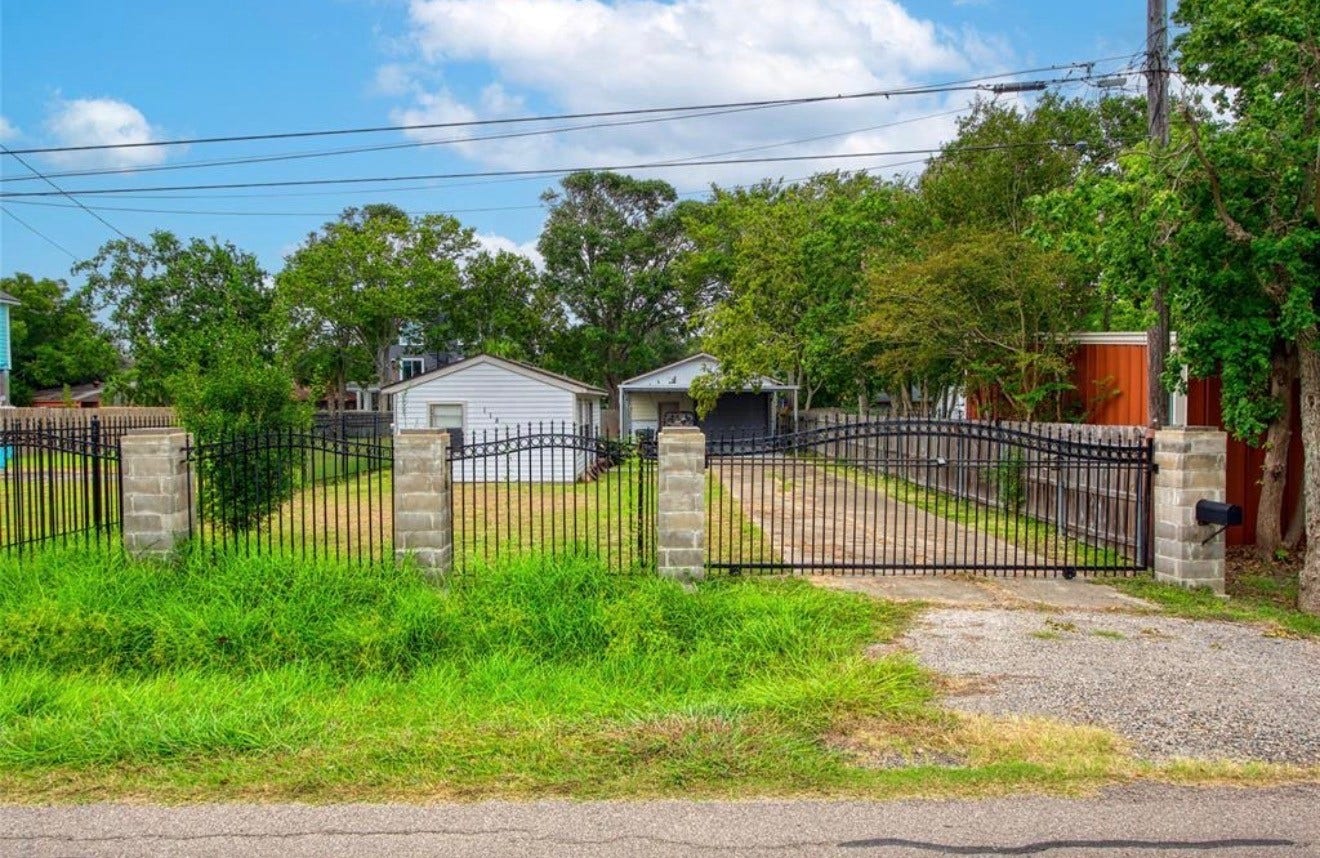 118 4th Street, Dickinson, TX 77539 118 4th Street, Dickinson, TX 77539