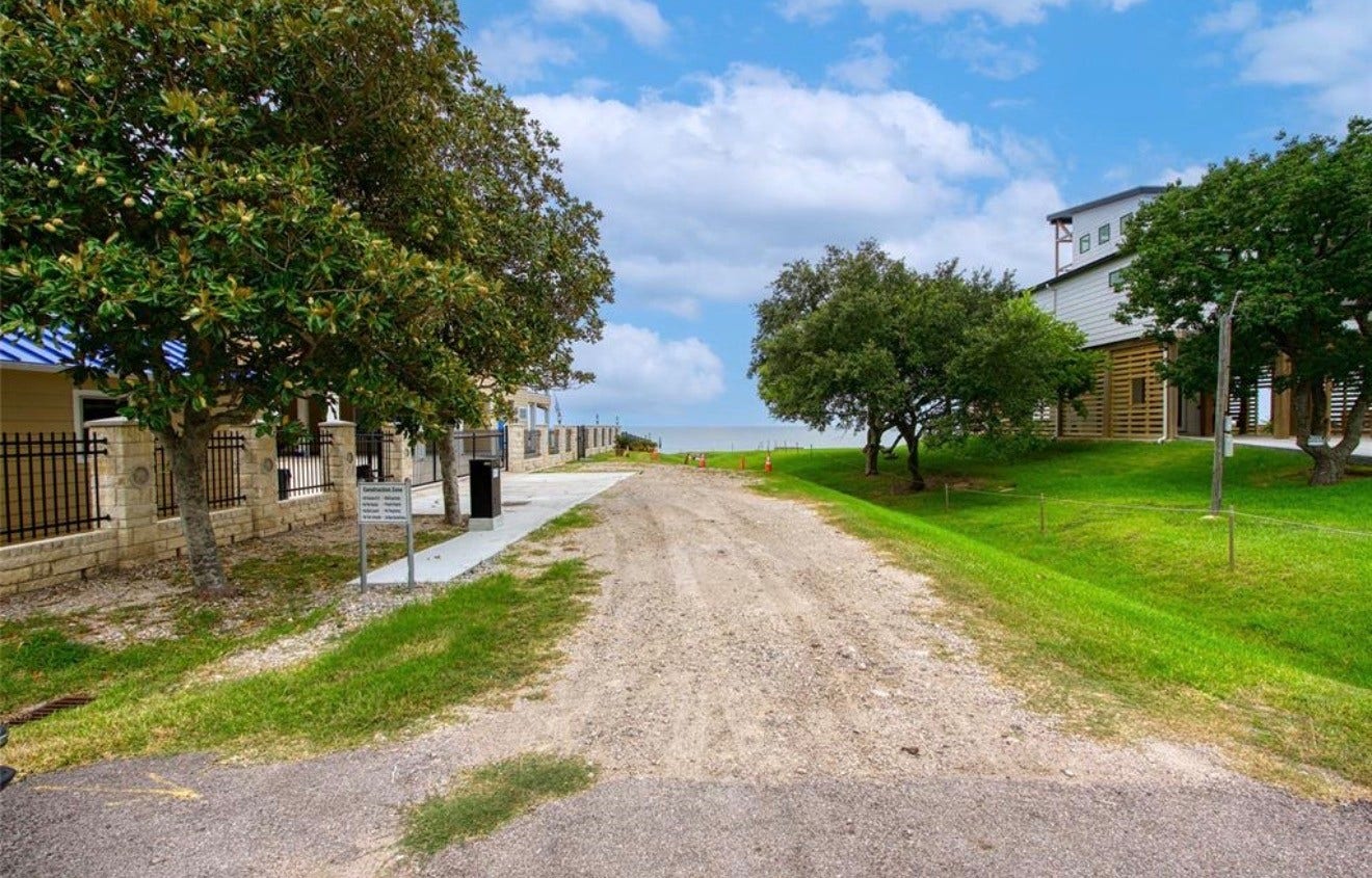 118 4th Street, Dickinson, TX 77539 118 4th Street, Dickinson, TX 77539