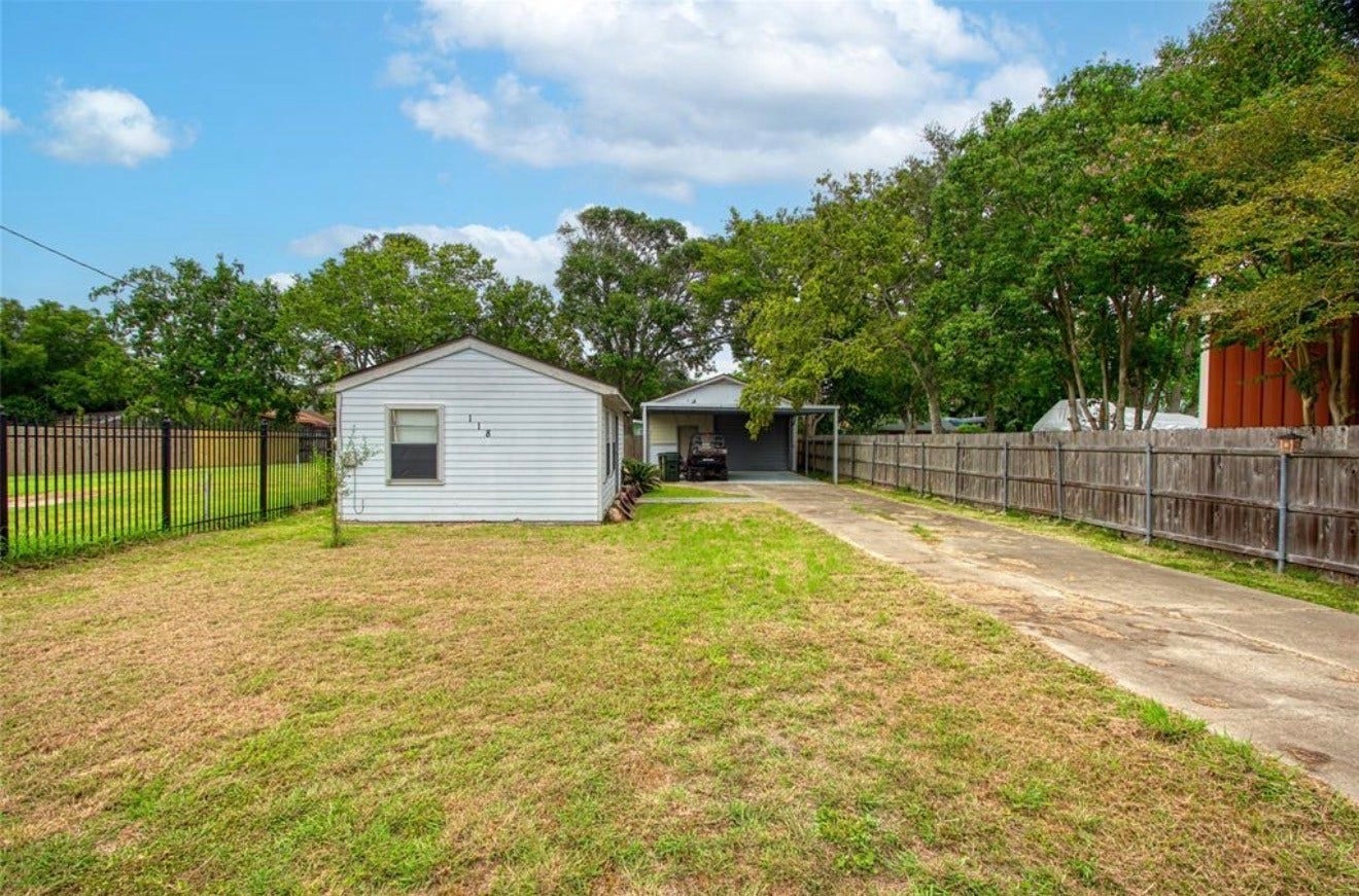 118 4th Street, Dickinson, TX 77539 118 4th Street, Dickinson, TX 77539