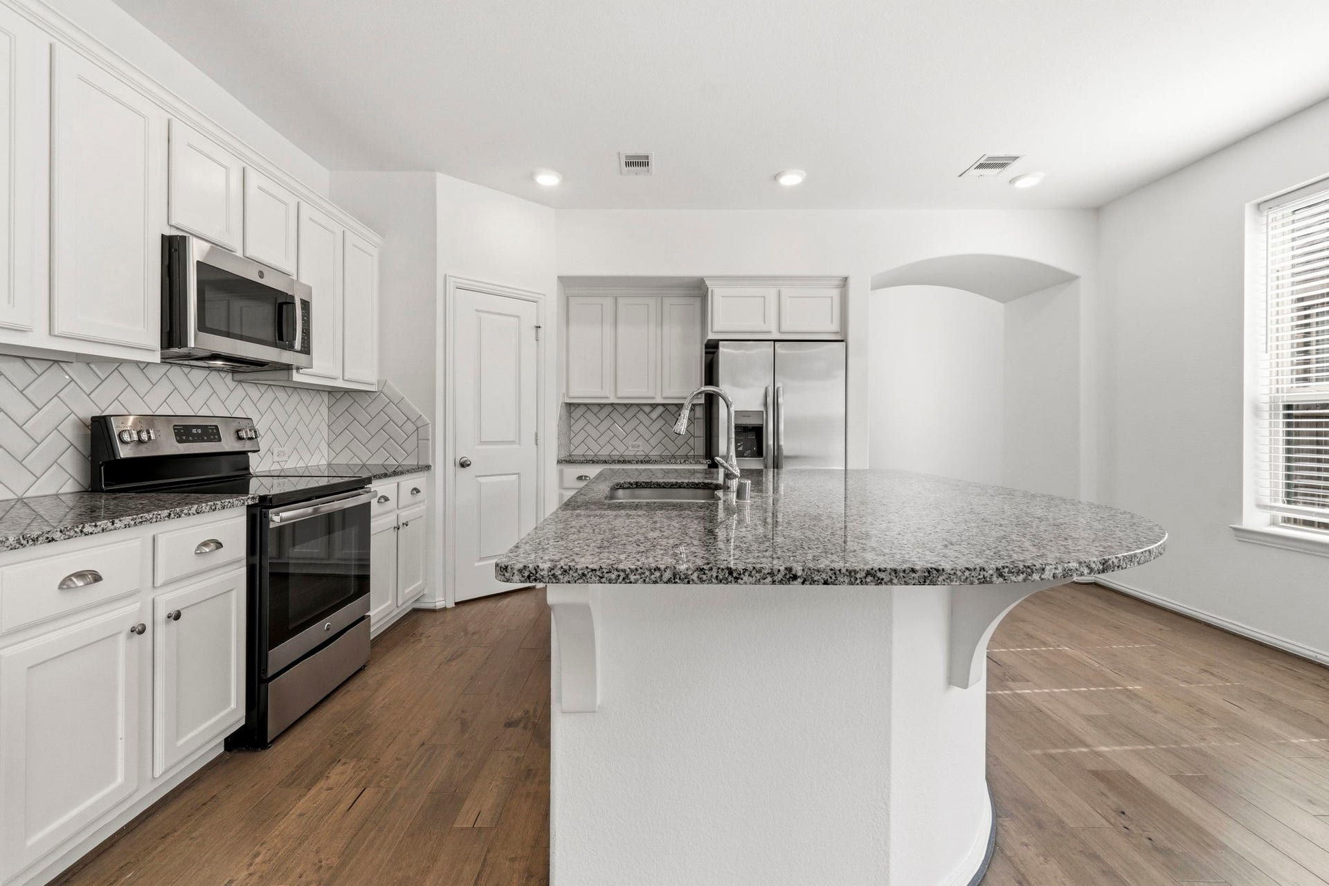 141 Emory Birch Drive, Montgomery, TX 77316 141 Emory Birch Drive, Montgomery, TX 77316