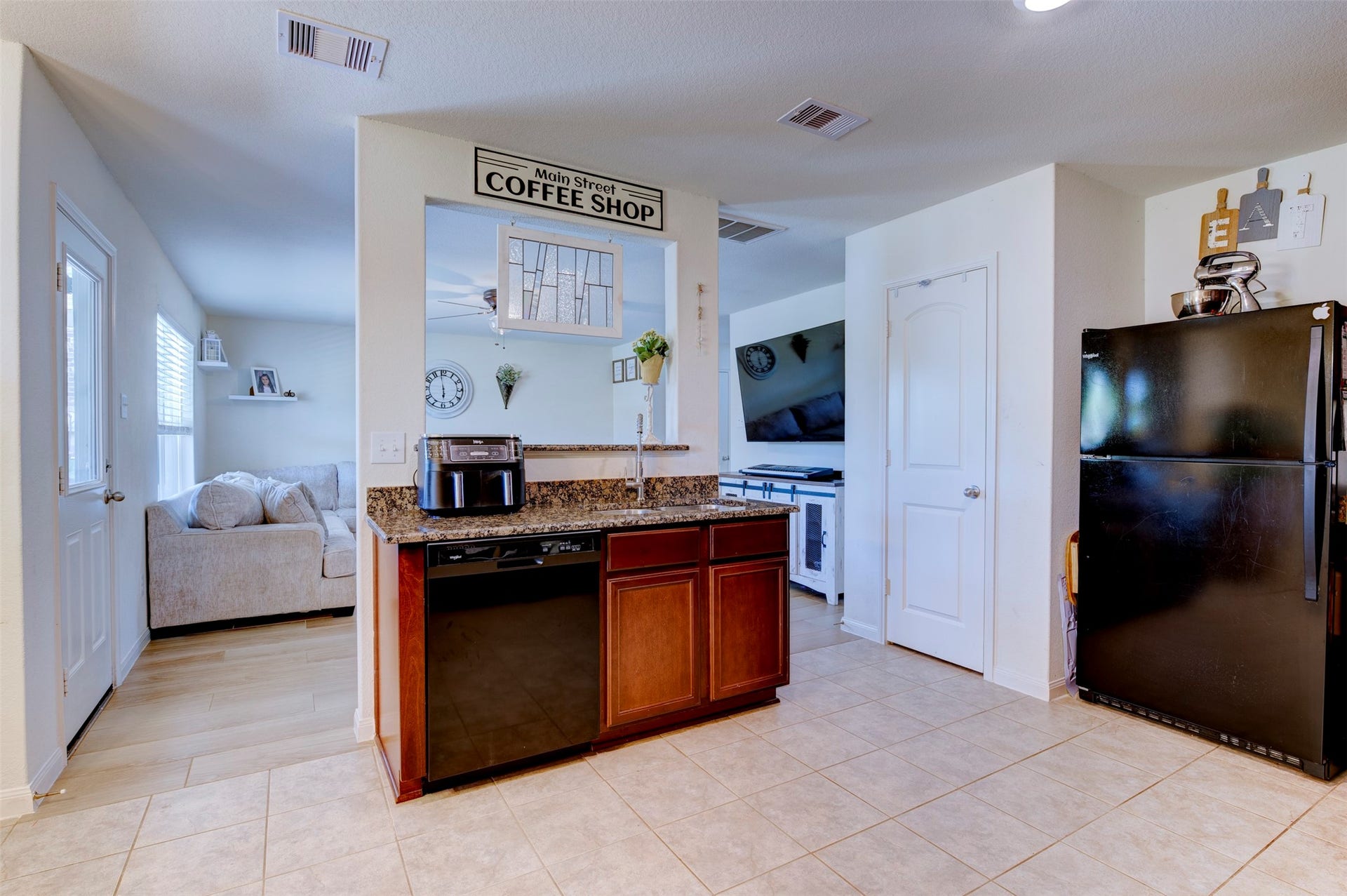 2306 Starboard Sail Drive, La Marque, TX 77568 2306 Starboard Sail Drive, La Marque, TX 77568