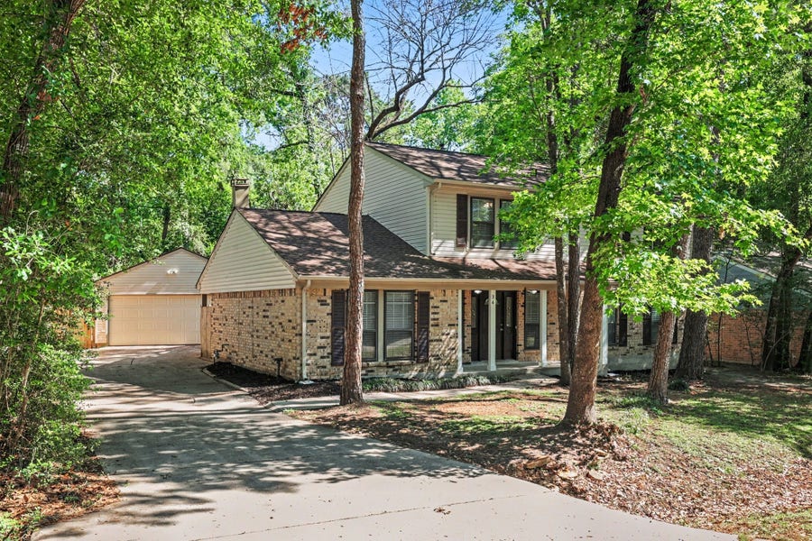 Property photo for 34 E Wandering Oak Drive, The Woodlands, TX