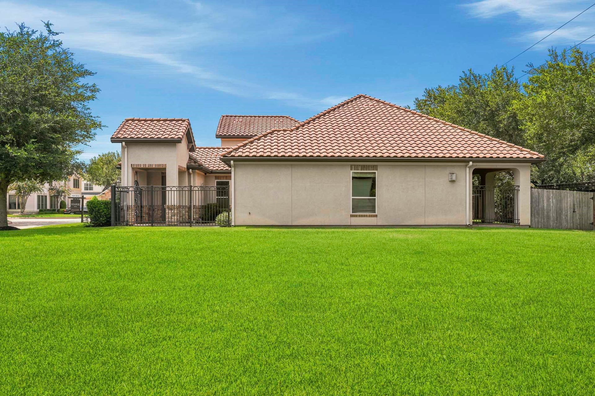 4318 Stonebrook Lane, Missouri City, TX 77459 Neighboring lot for sale if interested!