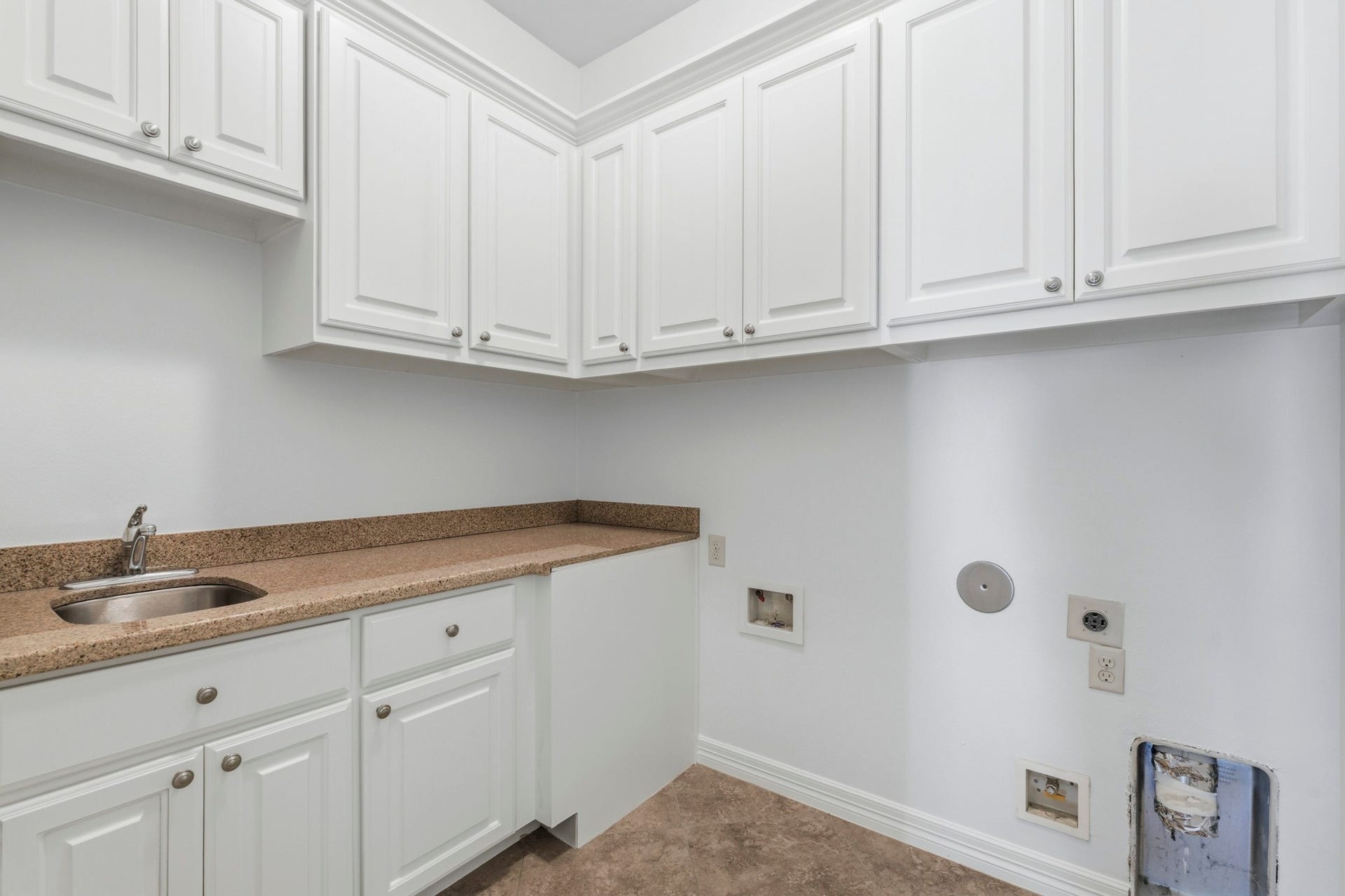 4318 Stonebrook Lane, Missouri City, TX 77459 Laundry Room