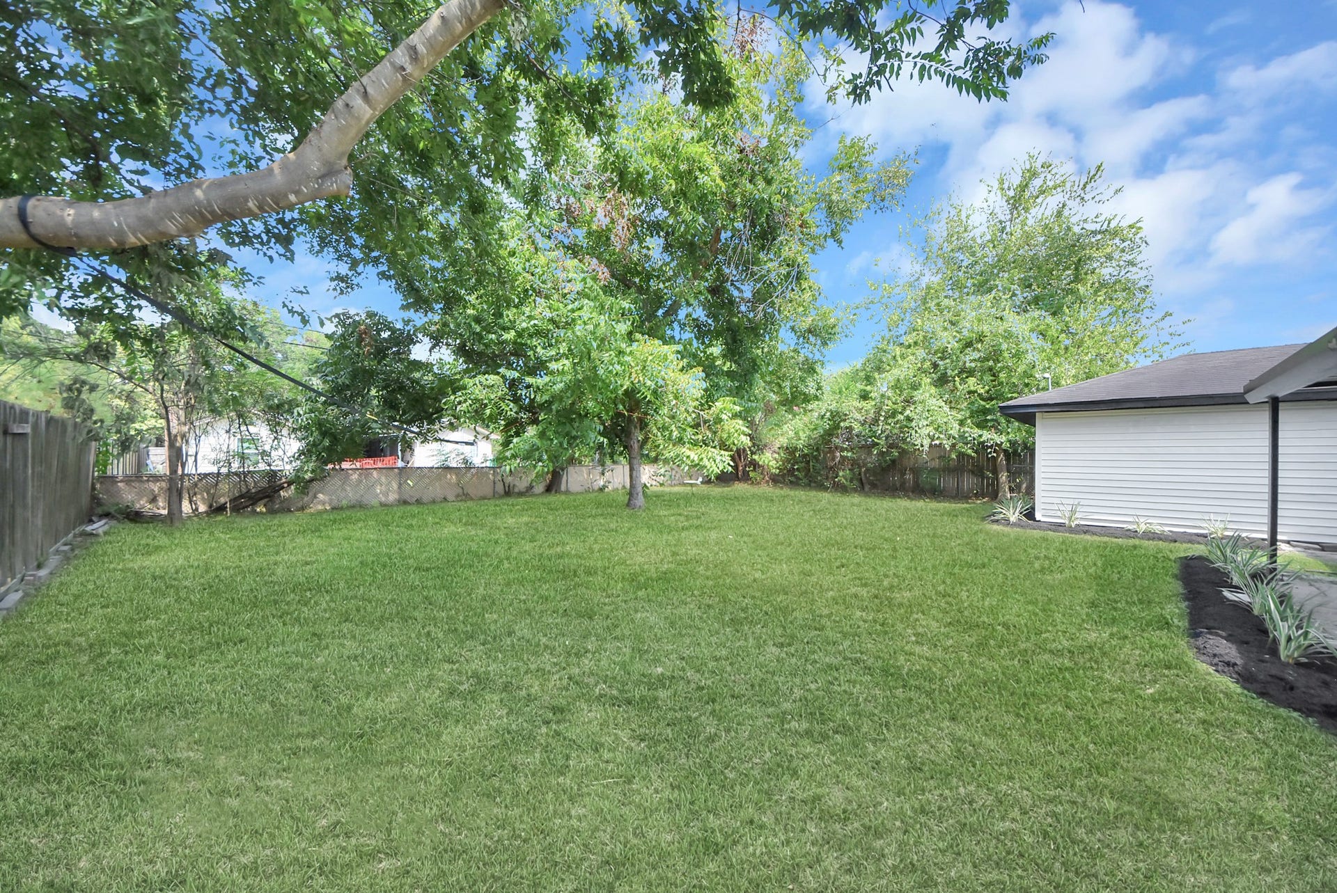 9610 Westview Drive, Houston, TX 77055 9610 Westview Drive, Houston, TX 77055