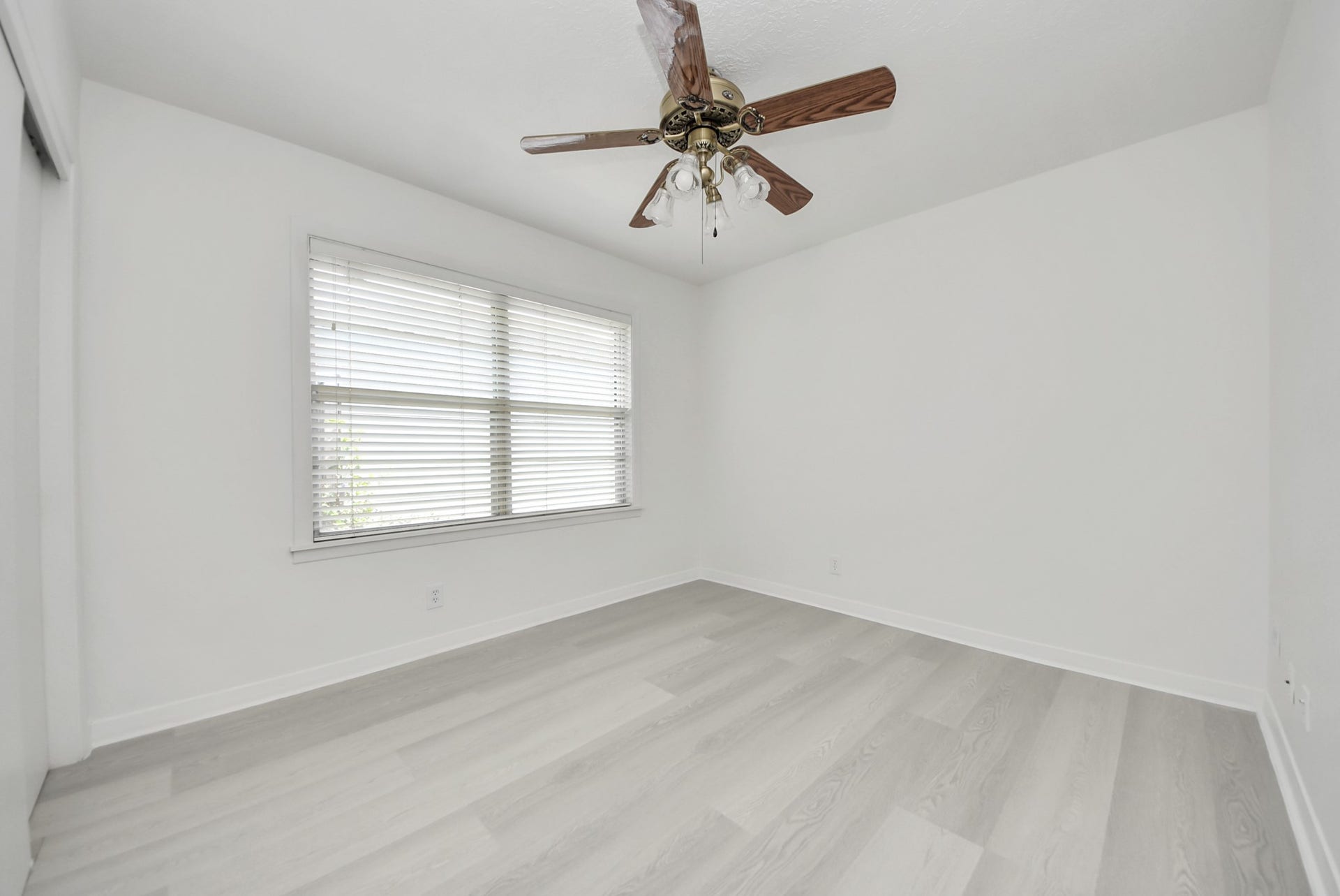 9610 Westview Drive, Houston, TX 77055 9610 Westview Drive, Houston, TX 77055
