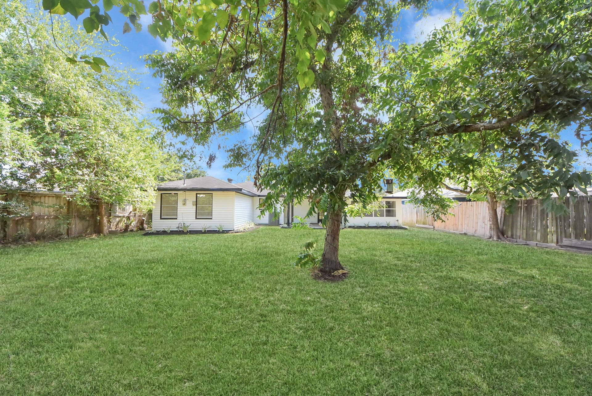 9610 Westview Drive, Houston, TX 77055 9610 Westview Drive, Houston, TX 77055