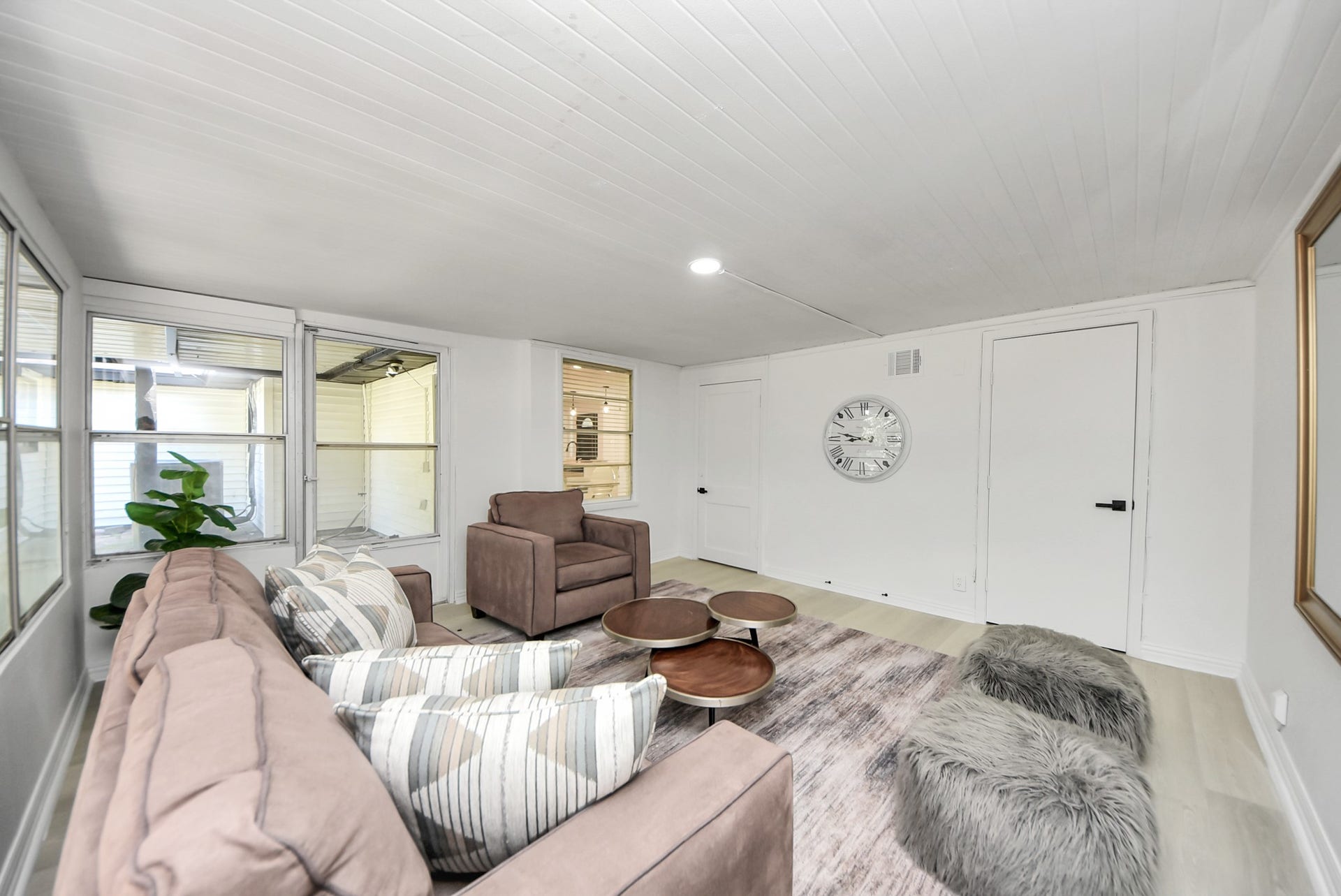 9610 Westview Drive, Houston, TX 77055 9610 Westview Drive, Houston, TX 77055