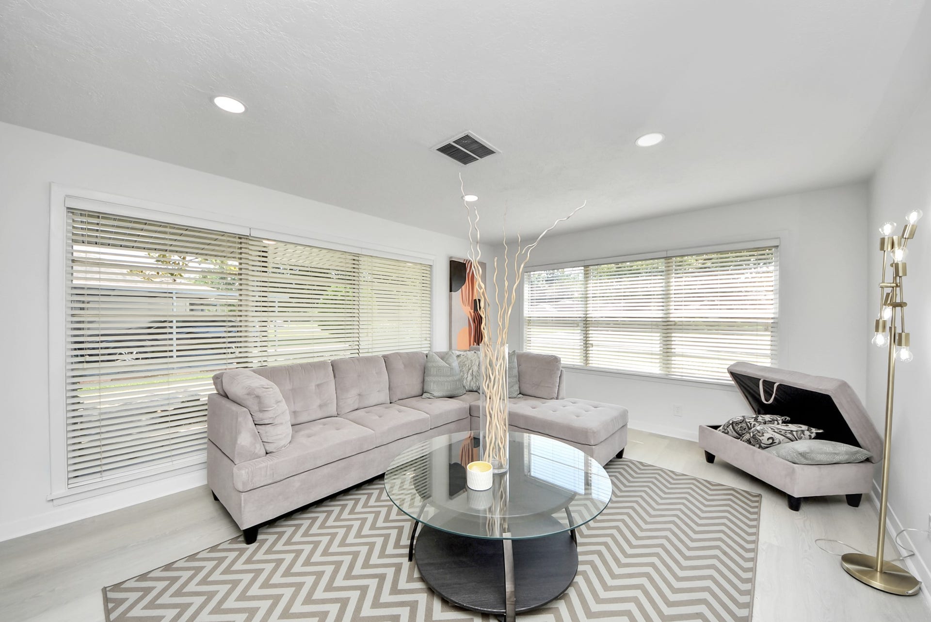 9610 Westview Drive, Houston, TX 77055 9610 Westview Drive, Houston, TX 77055