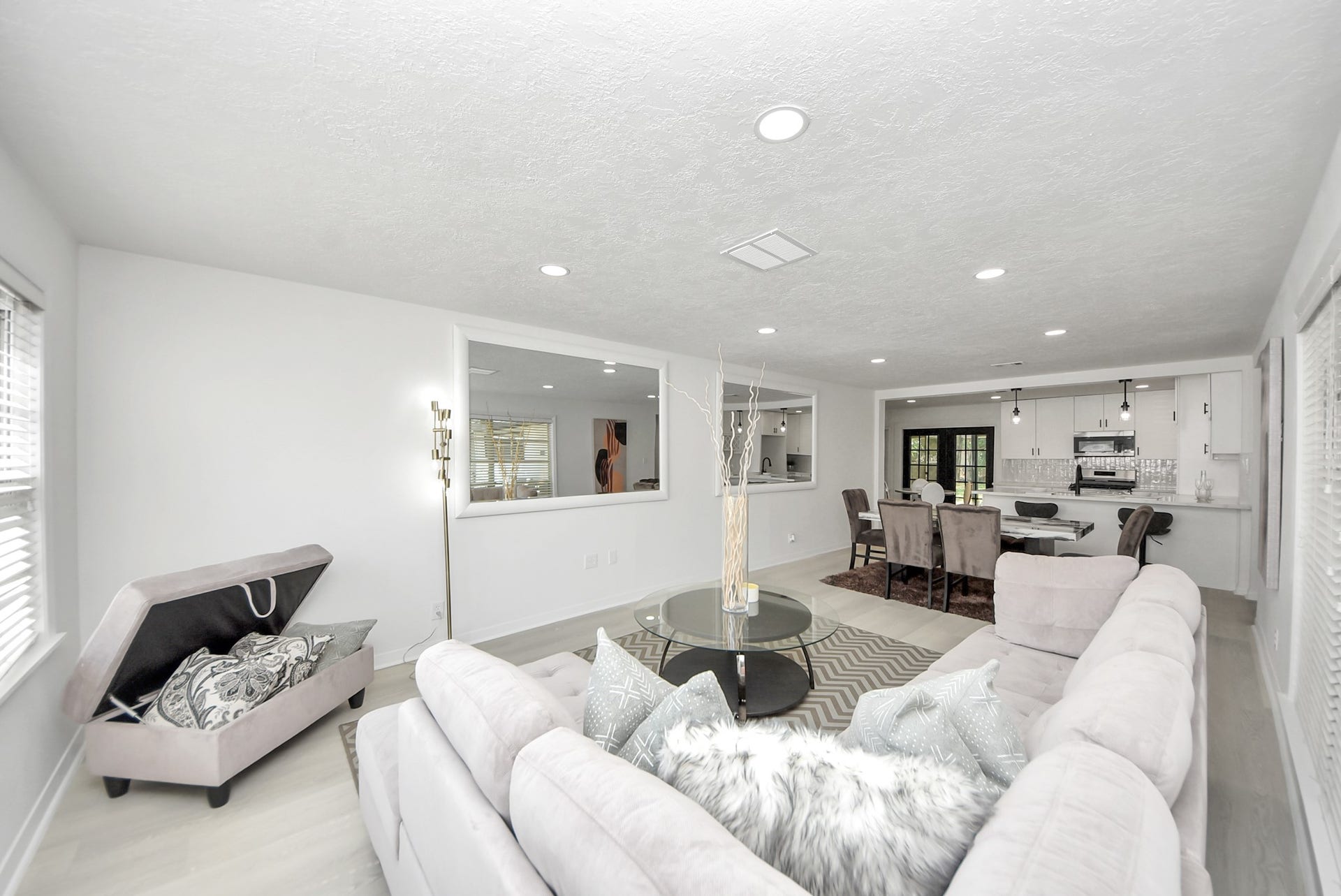 9610 Westview Drive, Houston, TX 77055 Spacious open-concept living area featuring a bright, airy ambiance and a seamless flow into the dining and kitchen areas. Its thoughtfully designed layout creates a welcoming atmosphere, ideal for everyday living and entertaining.