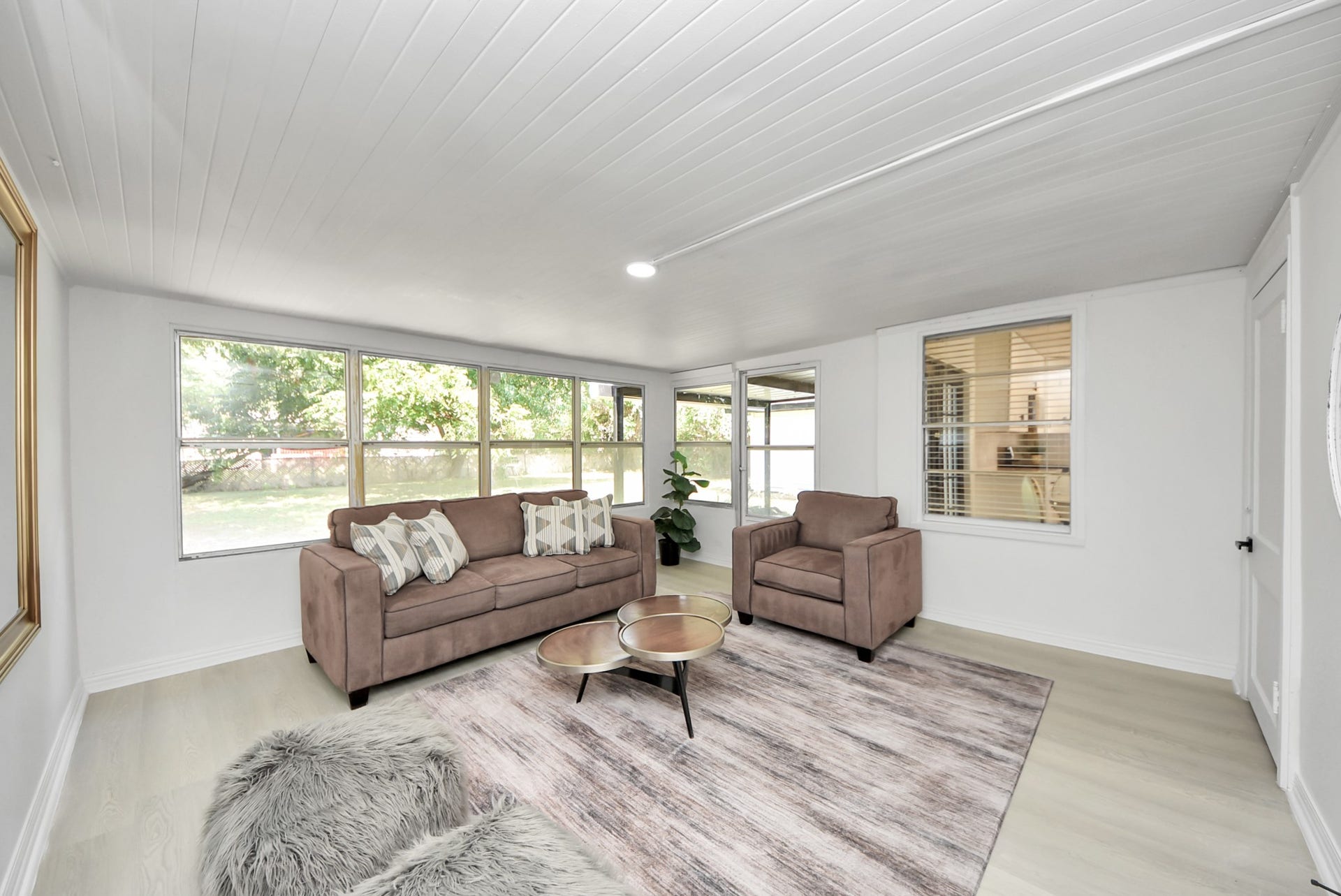 9610 Westview Drive, Houston, TX 77055 9610 Westview Drive, Houston, TX 77055