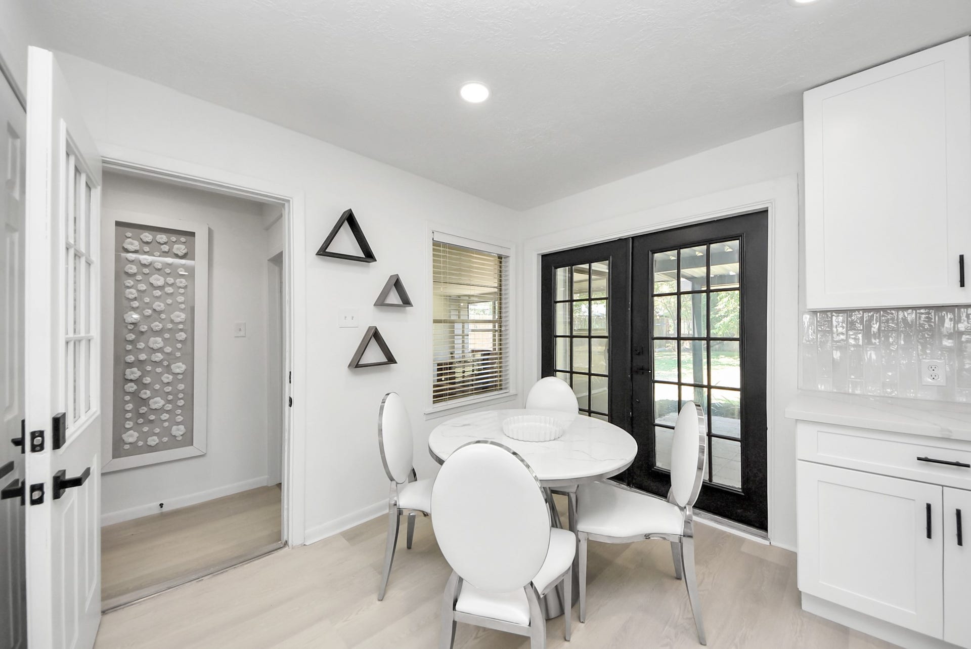 9610 Westview Drive, Houston, TX 77055 9610 Westview Drive, Houston, TX 77055