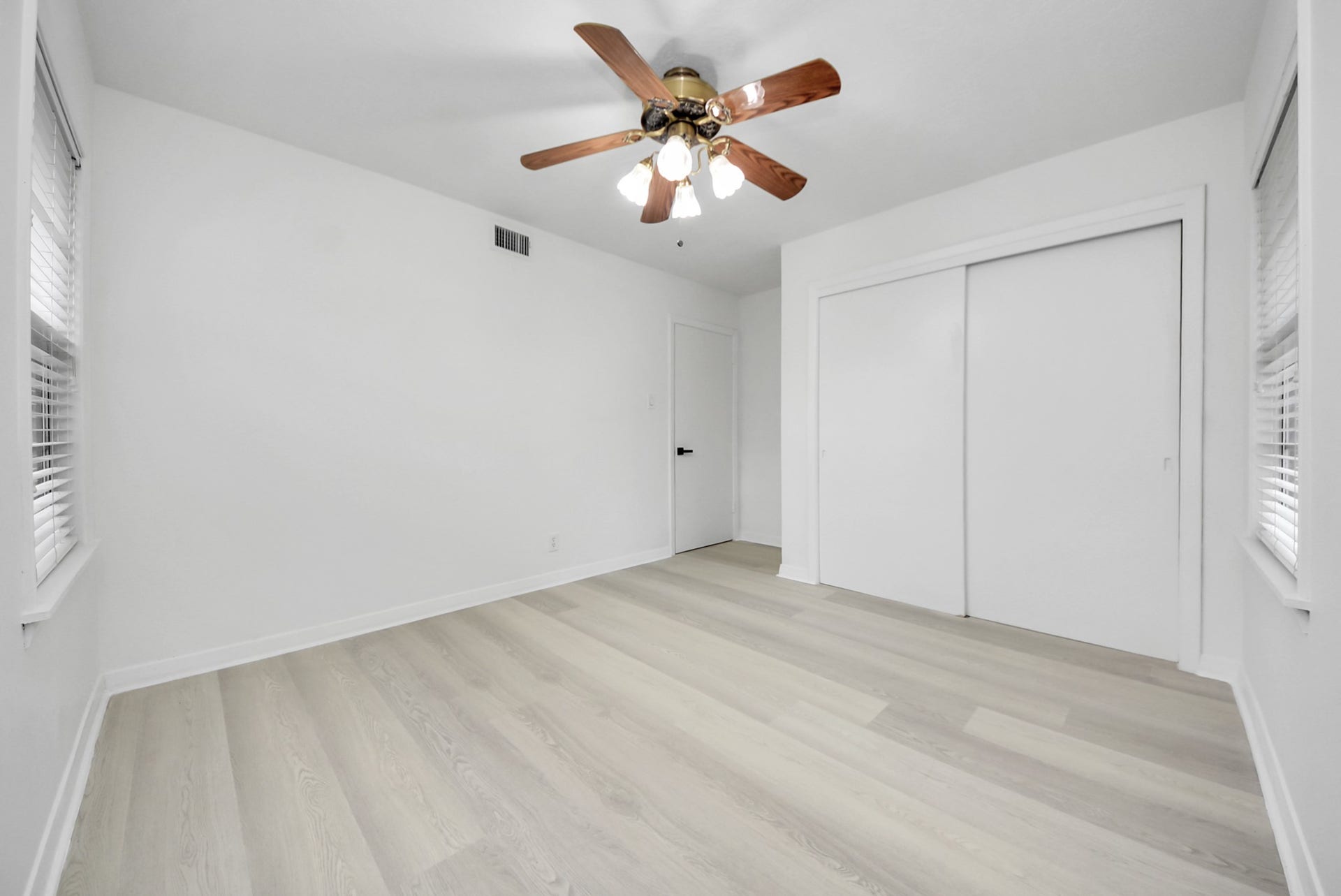 9610 Westview Drive, Houston, TX 77055 Well-proportioned bedroom offering an open, uncluttered feel with plenty of natural light and a calm, welcoming ambiance ideal for rest and relaxation.