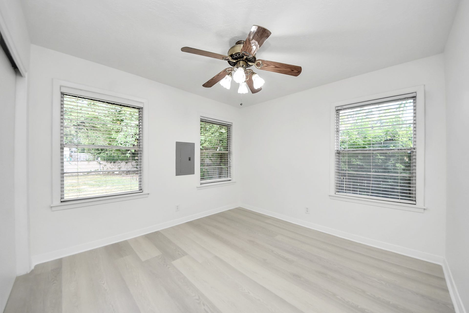9610 Westview Drive, Houston, TX 77055 Bright and inviting interior featuring freshly painted walls, light-toned flooring, and a generous windows, creating a clean and comfortable space ready to make your own.