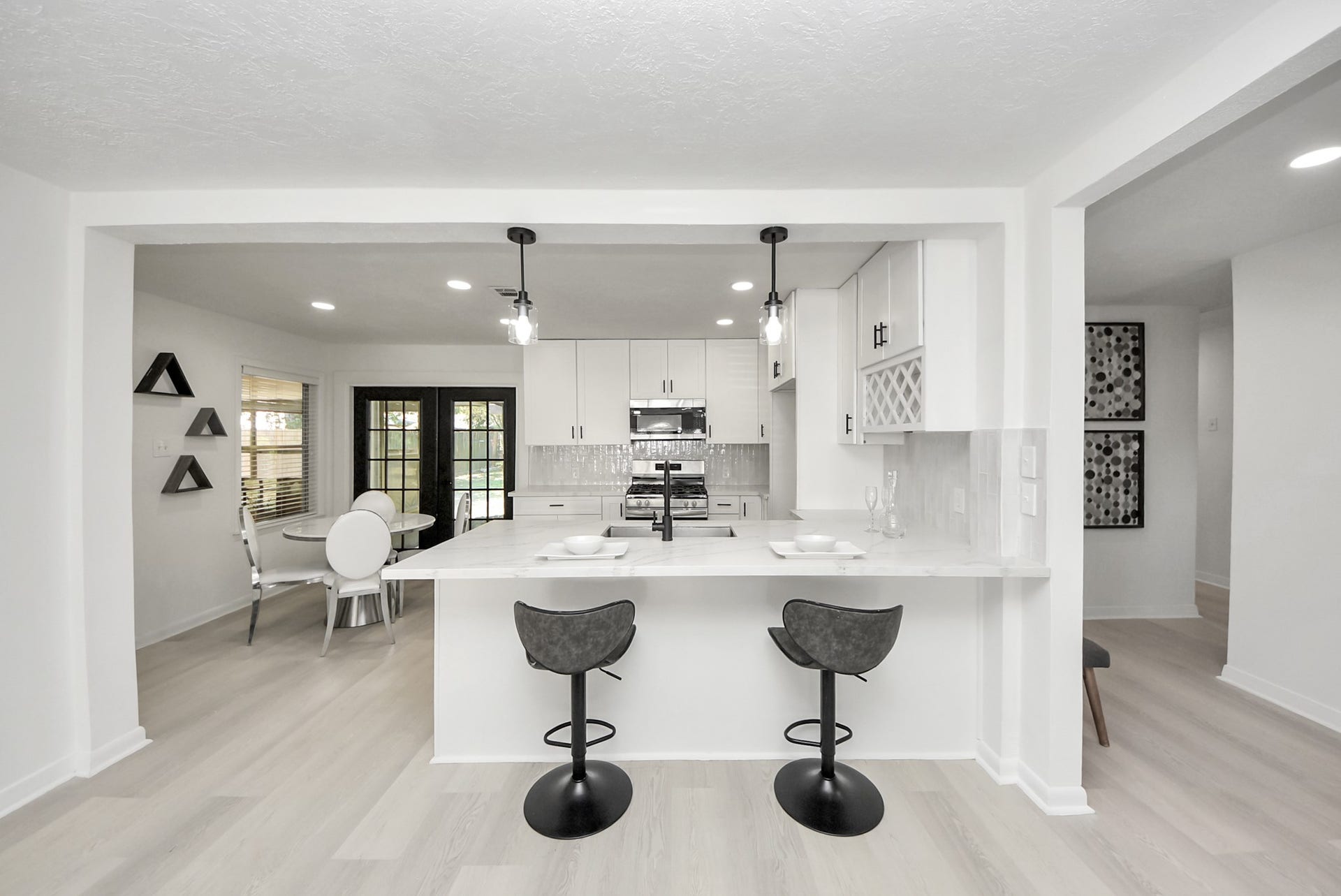 9610 Westview Drive, Houston, TX 77055 9610 Westview Drive, Houston, TX 77055